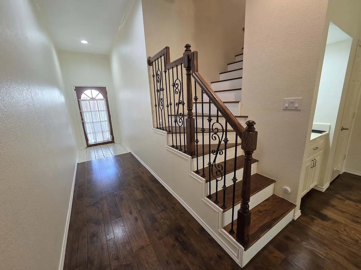 Townhouse For Rent in Tarrant County , 5839 Lake Point Drive, Arlington, Texas 76016, 2 Bedrooms, 3 Bathrooms, 2 Garage spaces, 1,450 Sqft, built in 1985, Price $2,200, mls#21306827, Real Estate Agent in Arlington, Homes For Rent in Tarrant county, Homes For Rent in Arlington, Realtor in Arlington Texas, Real Estate Brokerage Independent Realty Texas, Luminita Cordes Realtor