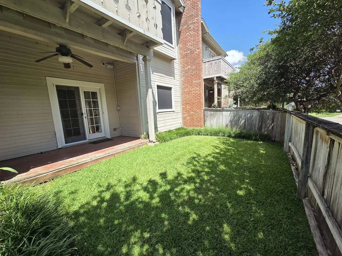 Townhouse For Rent in Tarrant County , 5839 Lake Point Drive, Arlington, Texas 76016, 2 Bedrooms, 3 Bathrooms, 2 Garage spaces, 1,450 Sqft, built in 1985, Price $2,200, mls#21306827, Real Estate Agent in Arlington, Homes For Rent in Tarrant county, Homes For Rent in Arlington, Realtor in Arlington Texas, Real Estate Brokerage Independent Realty Texas, Luminita Cordes Realtor