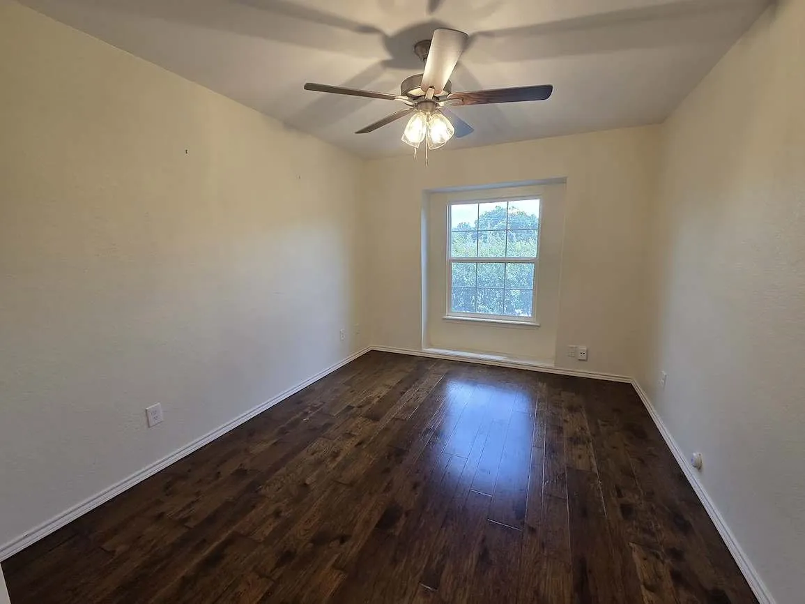 Townhouse For Rent in Tarrant County , 5839 Lake Point Drive, Arlington, Texas 76016, 2 Bedrooms, 3 Bathrooms, 2 Garage spaces, 1,450 Sqft, built in 1985, Price $2,200, mls#21306827, Real Estate Agent in Arlington, Homes For Rent in Tarrant county, Homes For Rent in Arlington, Realtor in Arlington Texas, Real Estate Brokerage Independent Realty Texas, Luminita Cordes Realtor