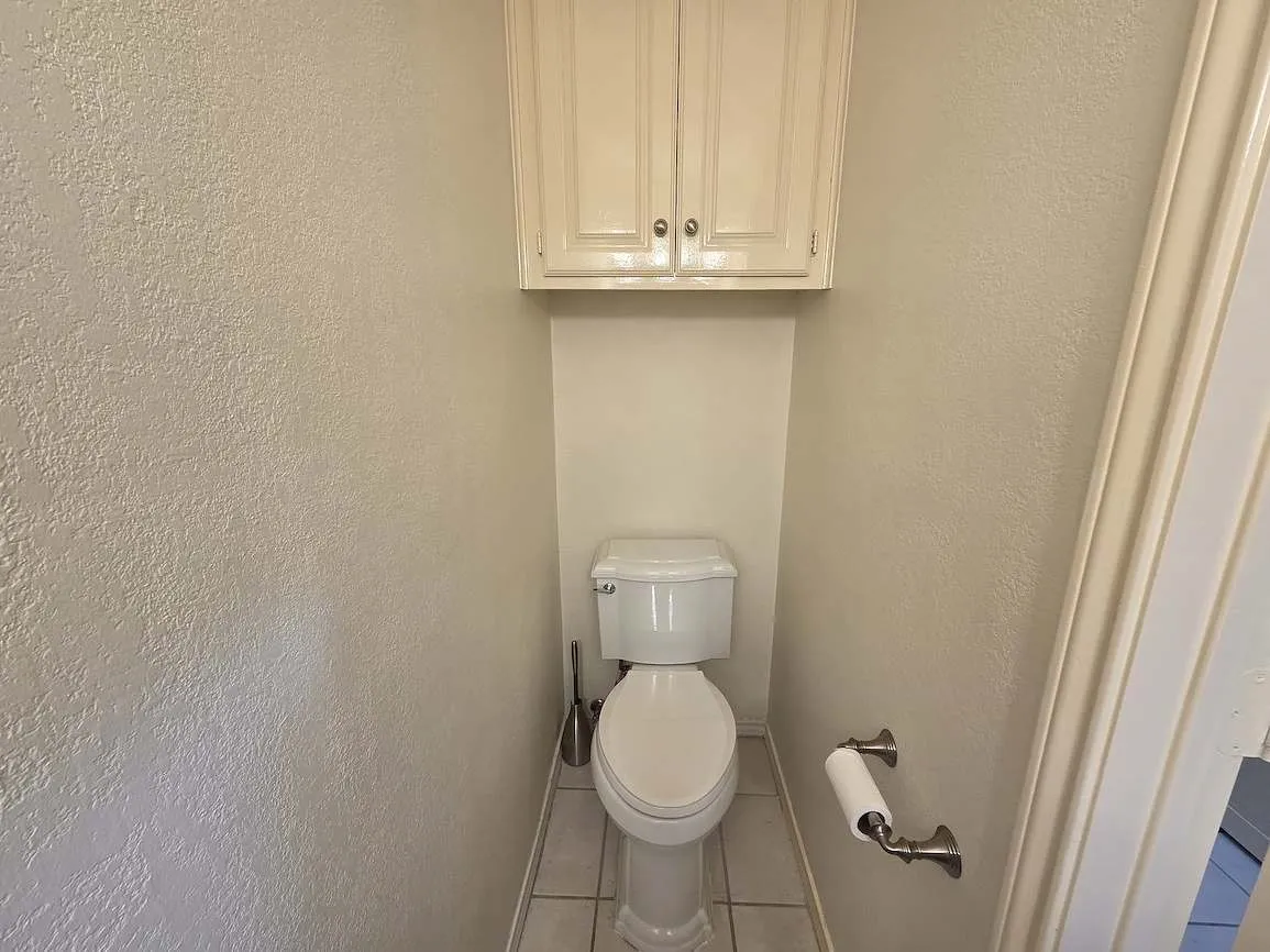 Townhouse For Rent in Tarrant County , 5839 Lake Point Drive, Arlington, Texas 76016, 2 Bedrooms, 3 Bathrooms, 2 Garage spaces, 1,450 Sqft, built in 1985, Price $2,200, mls#21306827, Real Estate Agent in Arlington, Homes For Rent in Tarrant county, Homes For Rent in Arlington, Realtor in Arlington Texas, Real Estate Brokerage Independent Realty Texas, Luminita Cordes Realtor