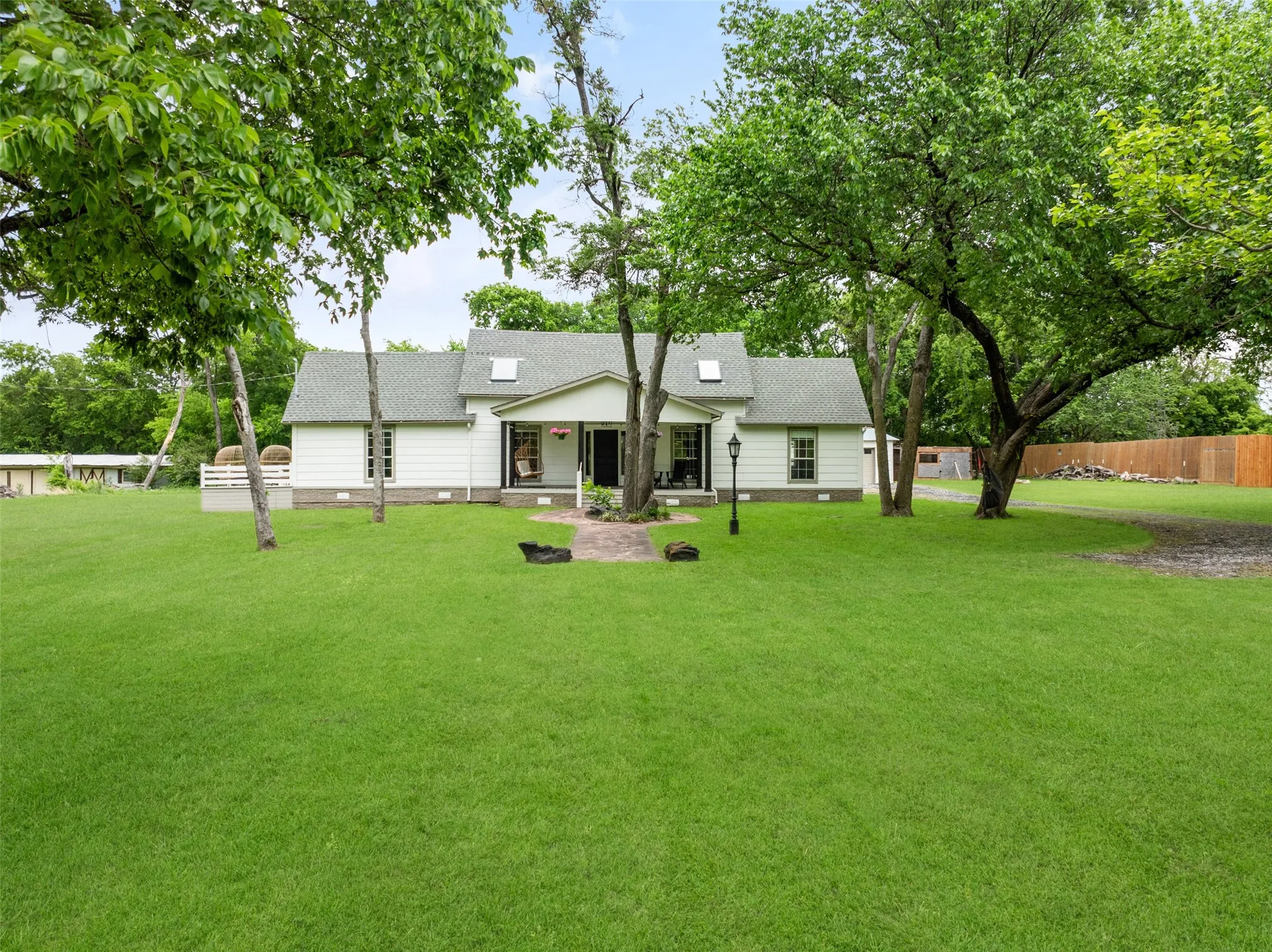 Single Family Residence For Sale in Collin County , 313 Chicken Street, Weston, Texas 75009, 3 Bedroom, 3 Bathroom, 4 Garage spaces, 2,433 Sqft, built in 1958, mls#21307060, Real Estate Agent in Weston, Homes For Sale in Collin county, Homes For Sale in Weston, Realtor in Weston Texas, Real Estate Brokerage Independent Realty Texas, Luminita Cordes Realtor