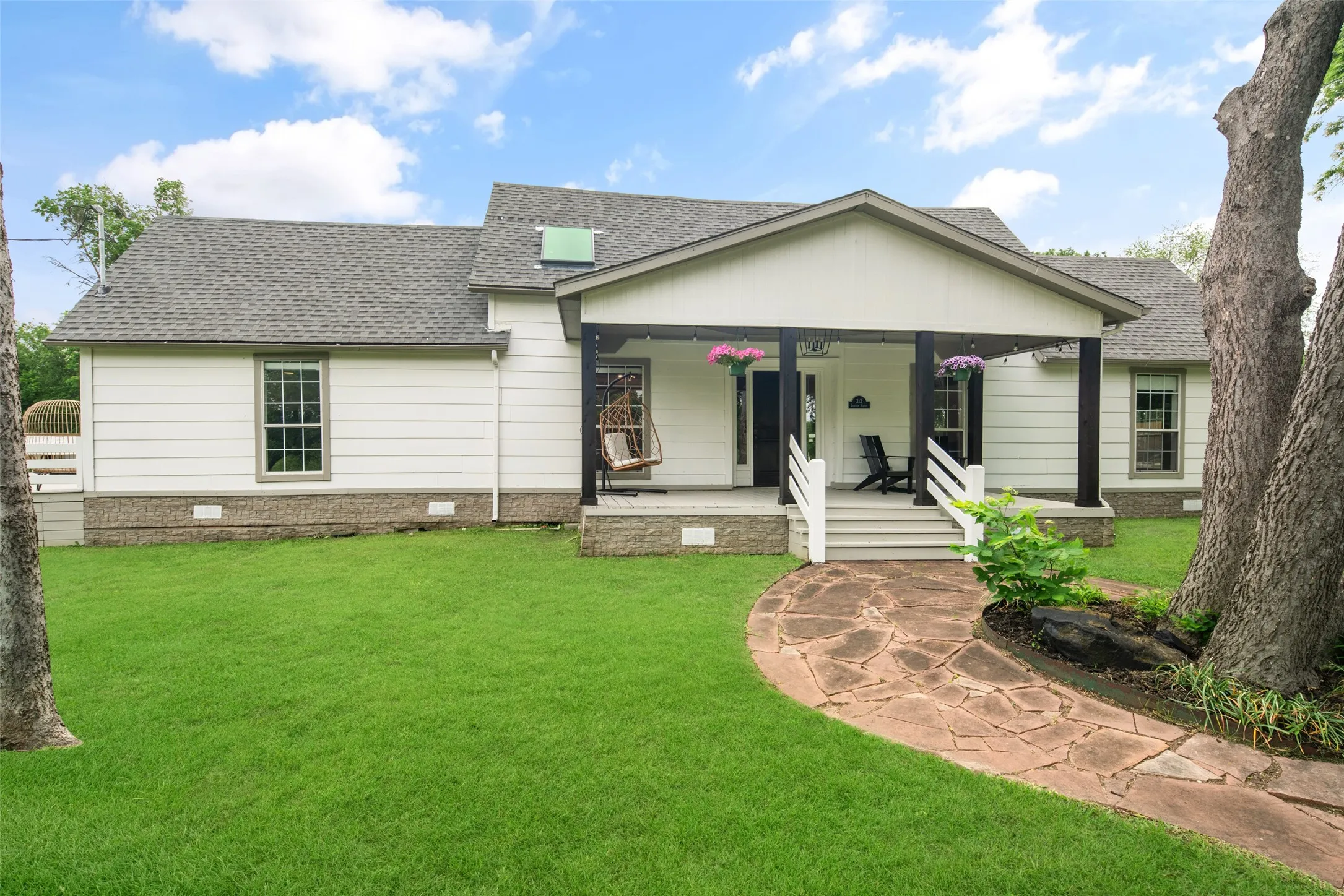 Single Family Residence For Sale in Collin County , 313 Chicken Street, Weston, Texas 75009, 3 Bedroom, 3 Bathroom, 4 Garage spaces, 2,433 Sqft, built in 1958, mls#21307060, Real Estate Agent in Weston, Homes For Sale in Collin county, Homes For Sale in Weston, Realtor in Weston Texas, Real Estate Brokerage Independent Realty Texas, Luminita Cordes Realtor