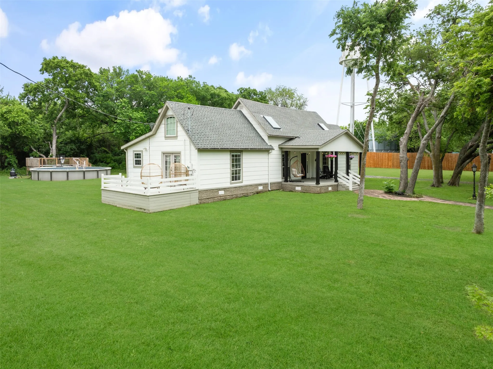Single Family Residence For Sale in Collin County , 313 Chicken Street, Weston, Texas 75009, 3 Bedroom, 3 Bathroom, 4 Garage spaces, 2,433 Sqft, built in 1958, mls#21307060, Real Estate Agent in Weston, Homes For Sale in Collin county, Homes For Sale in Weston, Realtor in Weston Texas, Real Estate Brokerage Independent Realty Texas, Luminita Cordes Realtor