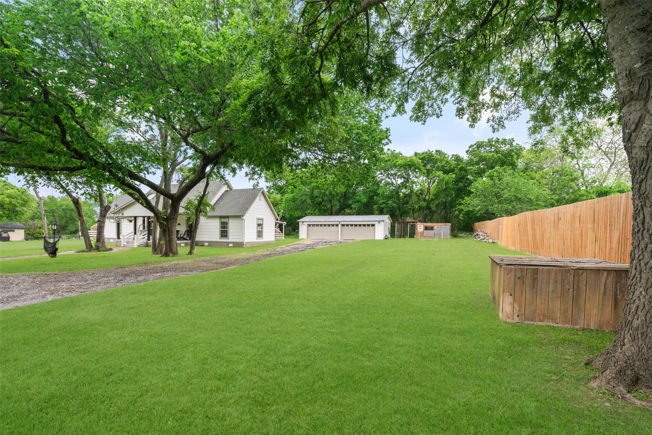 Single Family Residence For Sale in Collin County , 313 Chicken Street, Weston, Texas 75009, 3 Bedroom, 3 Bathroom, 4 Garage spaces, 2,433 Sqft, built in 1958, mls#21307060, Real Estate Agent in Weston, Homes For Sale in Collin county, Homes For Sale in Weston, Realtor in Weston Texas, Real Estate Brokerage Independent Realty Texas, Luminita Cordes Realtor
