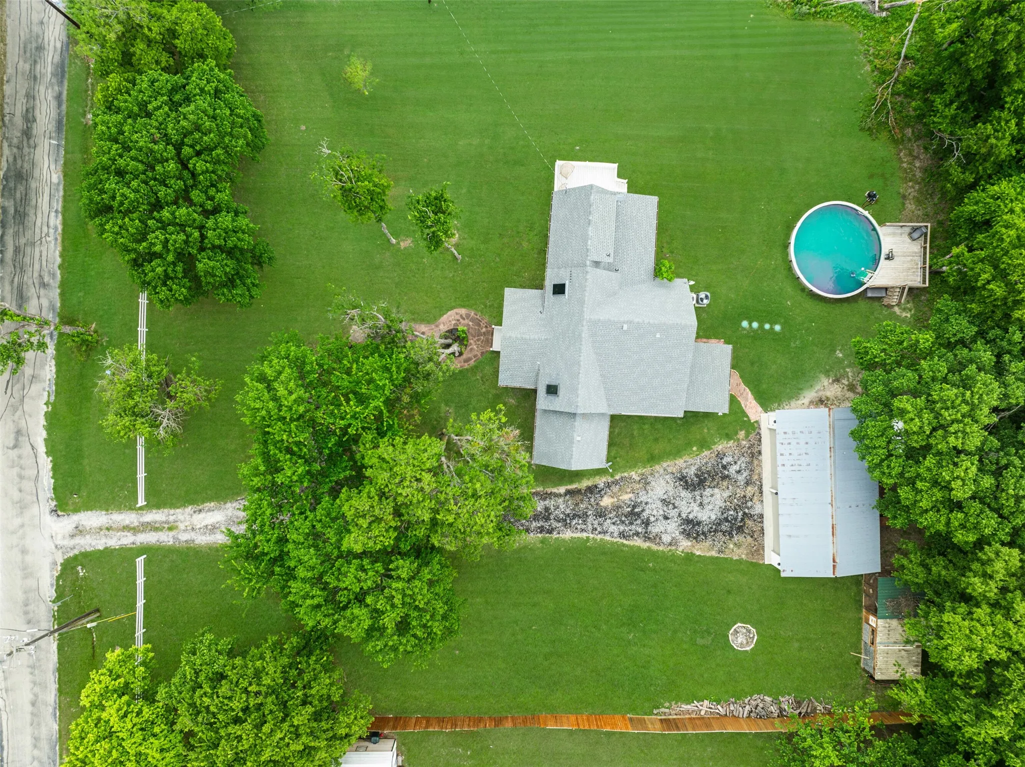 Single Family Residence For Sale in Collin County , 313 Chicken Street, Weston, Texas 75009, 3 Bedroom, 3 Bathroom, 4 Garage spaces, 2,433 Sqft, built in 1958, mls#21307060, Real Estate Agent in Weston, Homes For Sale in Collin county, Homes For Sale in Weston, Realtor in Weston Texas, Real Estate Brokerage Independent Realty Texas, Luminita Cordes Realtor