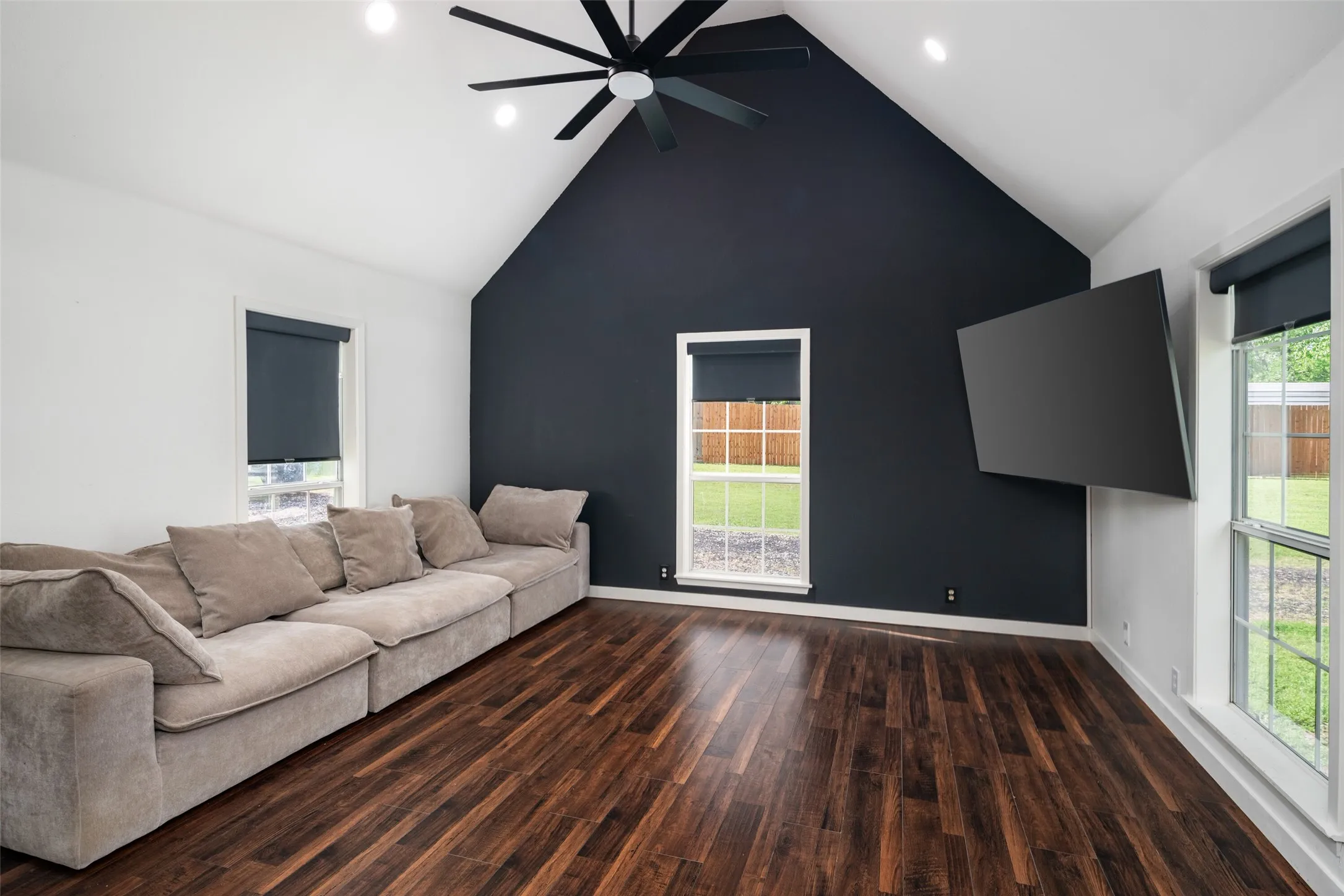 Single Family Residence For Sale in Collin County , 313 Chicken Street, Weston, Texas 75009, 3 Bedroom, 3 Bathroom, 4 Garage spaces, 2,433 Sqft, built in 1958, mls#21307060, Real Estate Agent in Weston, Homes For Sale in Collin county, Homes For Sale in Weston, Realtor in Weston Texas, Real Estate Brokerage Independent Realty Texas, Luminita Cordes Realtor