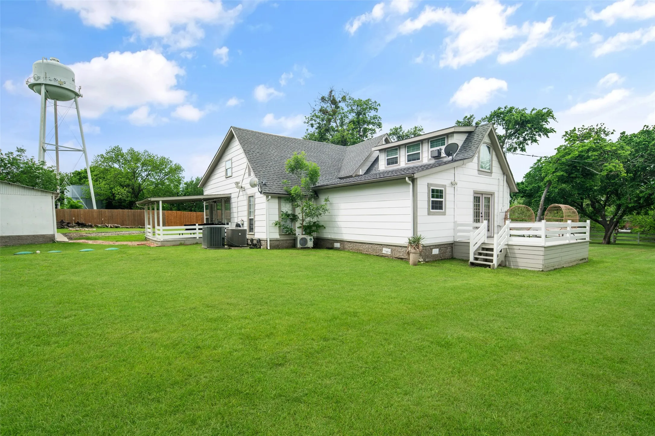 Single Family Residence For Sale in Collin County , 313 Chicken Street, Weston, Texas 75009, 3 Bedroom, 3 Bathroom, 4 Garage spaces, 2,433 Sqft, built in 1958, mls#21307060, Real Estate Agent in Weston, Homes For Sale in Collin county, Homes For Sale in Weston, Realtor in Weston Texas, Real Estate Brokerage Independent Realty Texas, Luminita Cordes Realtor