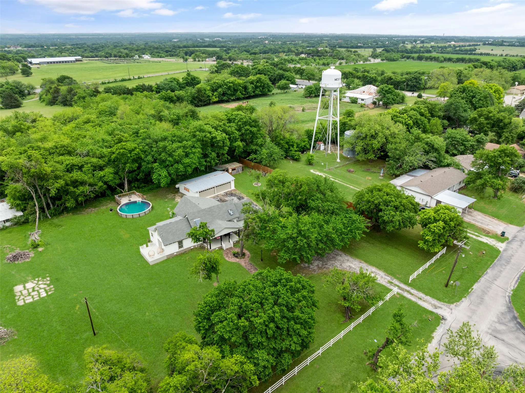 Single Family Residence For Sale in Collin County , 313 Chicken Street, Weston, Texas 75009, 3 Bedroom, 3 Bathroom, 4 Garage spaces, 2,433 Sqft, built in 1958, mls#21307060, Real Estate Agent in Weston, Homes For Sale in Collin county, Homes For Sale in Weston, Realtor in Weston Texas, Real Estate Brokerage Independent Realty Texas, Luminita Cordes Realtor