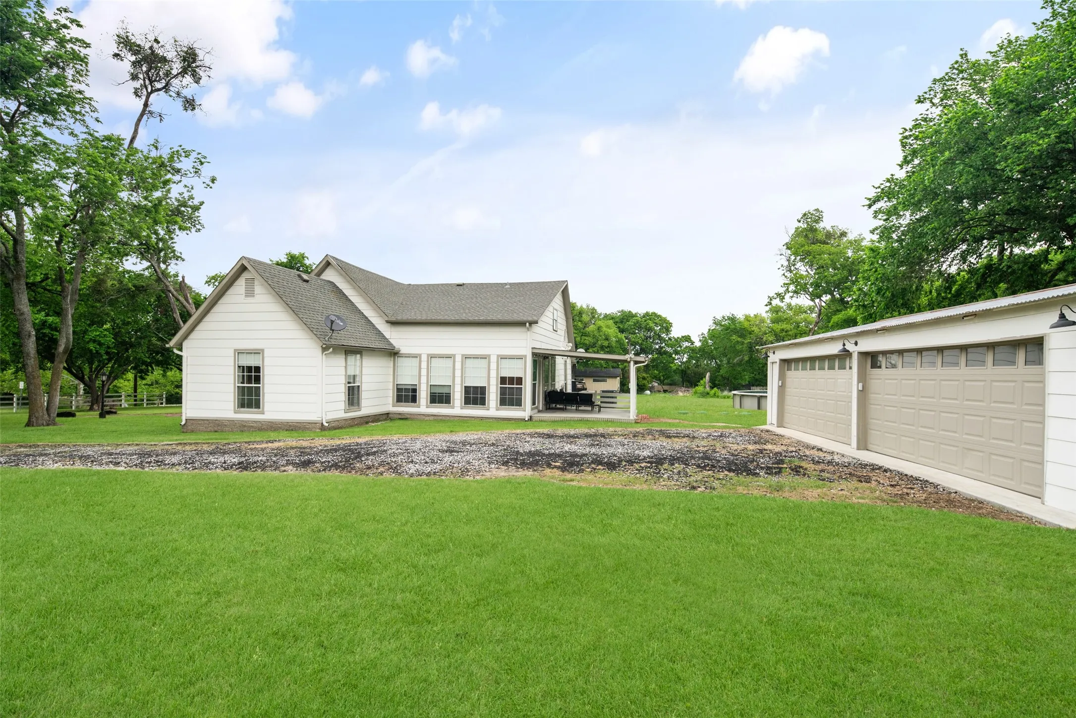 Single Family Residence For Sale in Collin County , 313 Chicken Street, Weston, Texas 75009, 3 Bedroom, 3 Bathroom, 4 Garage spaces, 2,433 Sqft, built in 1958, mls#21307060, Real Estate Agent in Weston, Homes For Sale in Collin county, Homes For Sale in Weston, Realtor in Weston Texas, Real Estate Brokerage Independent Realty Texas, Luminita Cordes Realtor