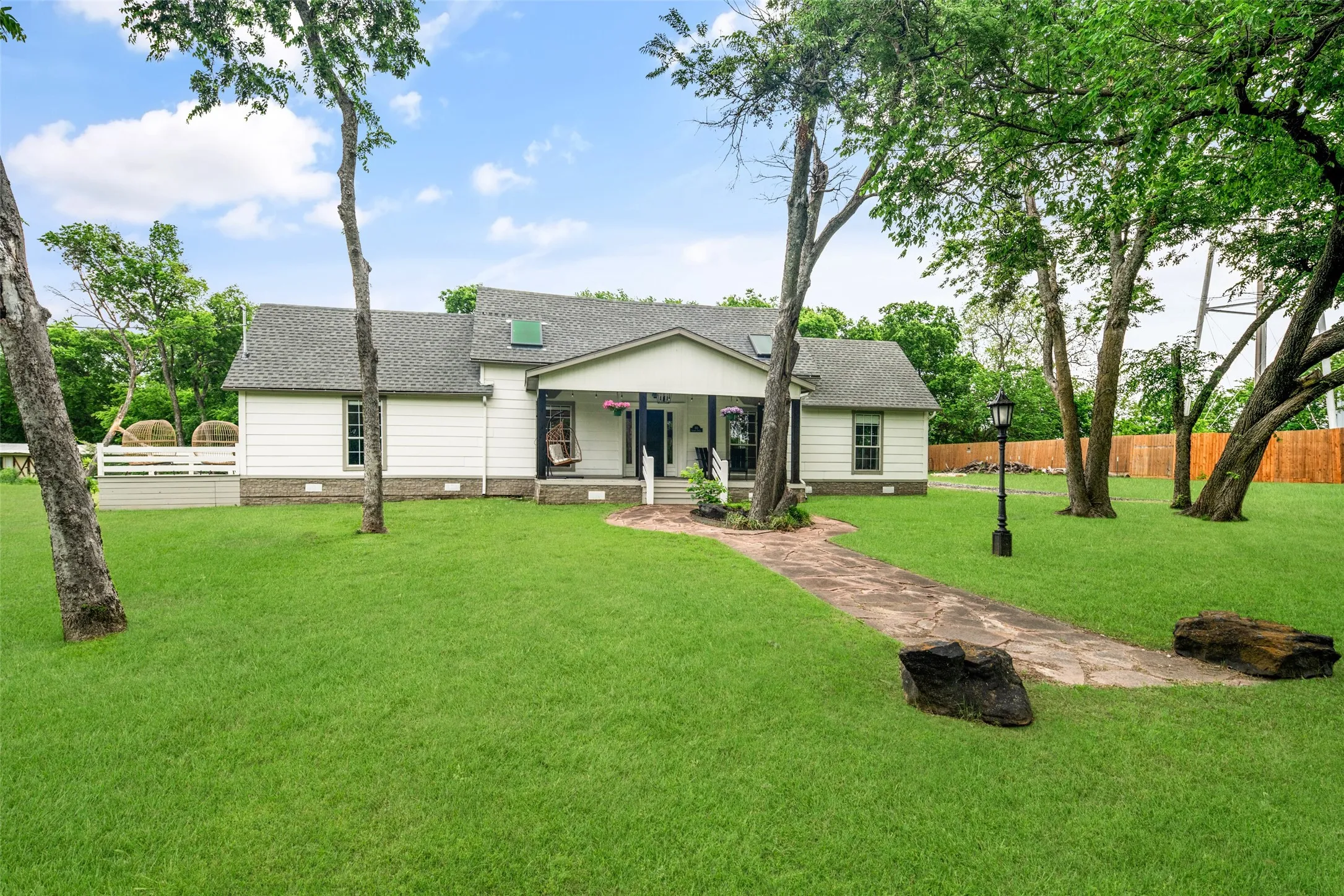 Single Family Residence For Sale in Collin County , 313 Chicken Street, Weston, Texas 75009, 3 Bedroom, 3 Bathroom, 4 Garage spaces, 2,433 Sqft, built in 1958, mls#21307060, Real Estate Agent in Weston, Homes For Sale in Collin county, Homes For Sale in Weston, Realtor in Weston Texas, Real Estate Brokerage Independent Realty Texas, Luminita Cordes Realtor
