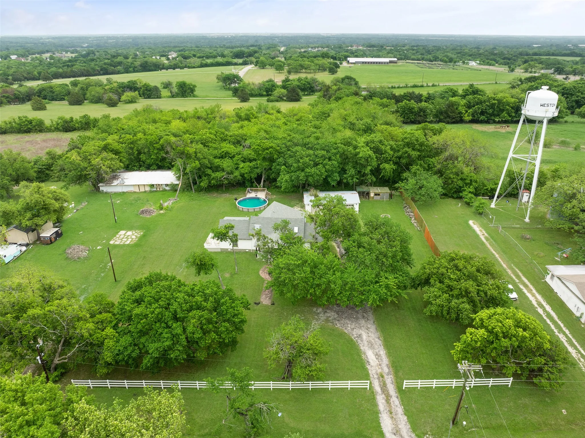 Single Family Residence For Sale in Collin County , 313 Chicken Street, Weston, Texas 75009, 3 Bedroom, 3 Bathroom, 4 Garage spaces, 2,433 Sqft, built in 1958, mls#21307060, Real Estate Agent in Weston, Homes For Sale in Collin county, Homes For Sale in Weston, Realtor in Weston Texas, Real Estate Brokerage Independent Realty Texas, Luminita Cordes Realtor