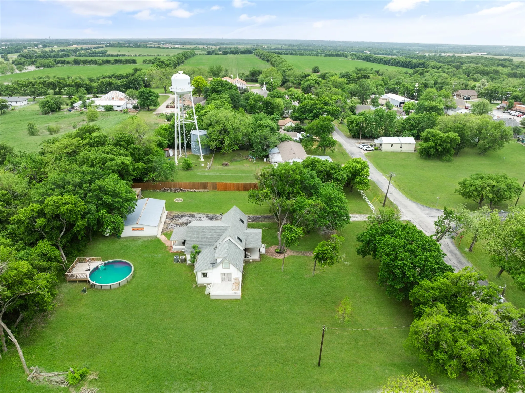 Single Family Residence For Sale in Collin County , 313 Chicken Street, Weston, Texas 75009, 3 Bedroom, 3 Bathroom, 4 Garage spaces, 2,433 Sqft, built in 1958, mls#21307060, Real Estate Agent in Weston, Homes For Sale in Collin county, Homes For Sale in Weston, Realtor in Weston Texas, Real Estate Brokerage Independent Realty Texas, Luminita Cordes Realtor