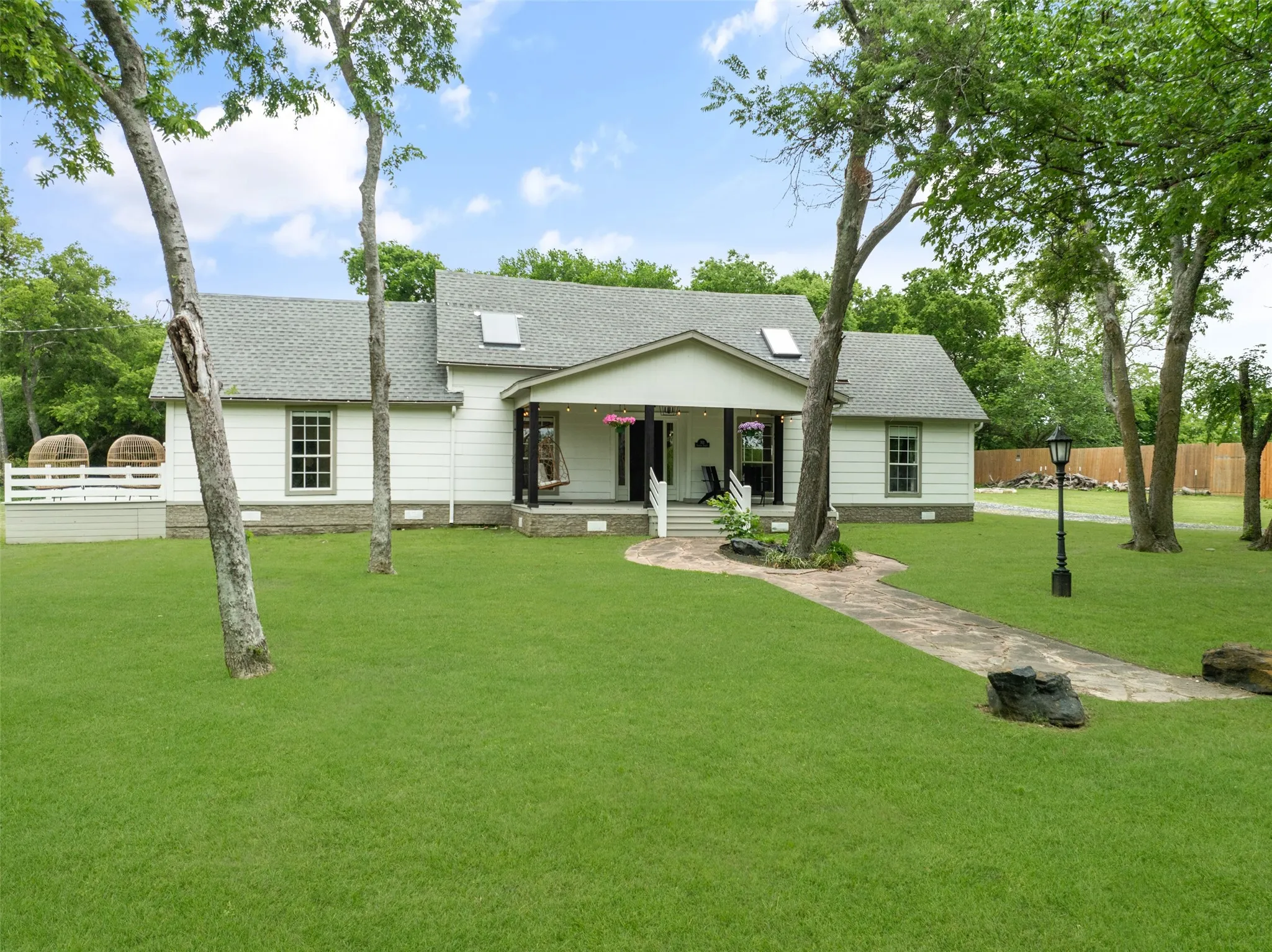 Single Family Residence For Sale in Collin County , 313 Chicken Street, Weston, Texas 75009, 3 Bedroom, 3 Bathroom, 4 Garage spaces, 2,433 Sqft, built in 1958, mls#21307060, Real Estate Agent in Weston, Homes For Sale in Collin county, Homes For Sale in Weston, Realtor in Weston Texas, Real Estate Brokerage Independent Realty Texas, Luminita Cordes Realtor