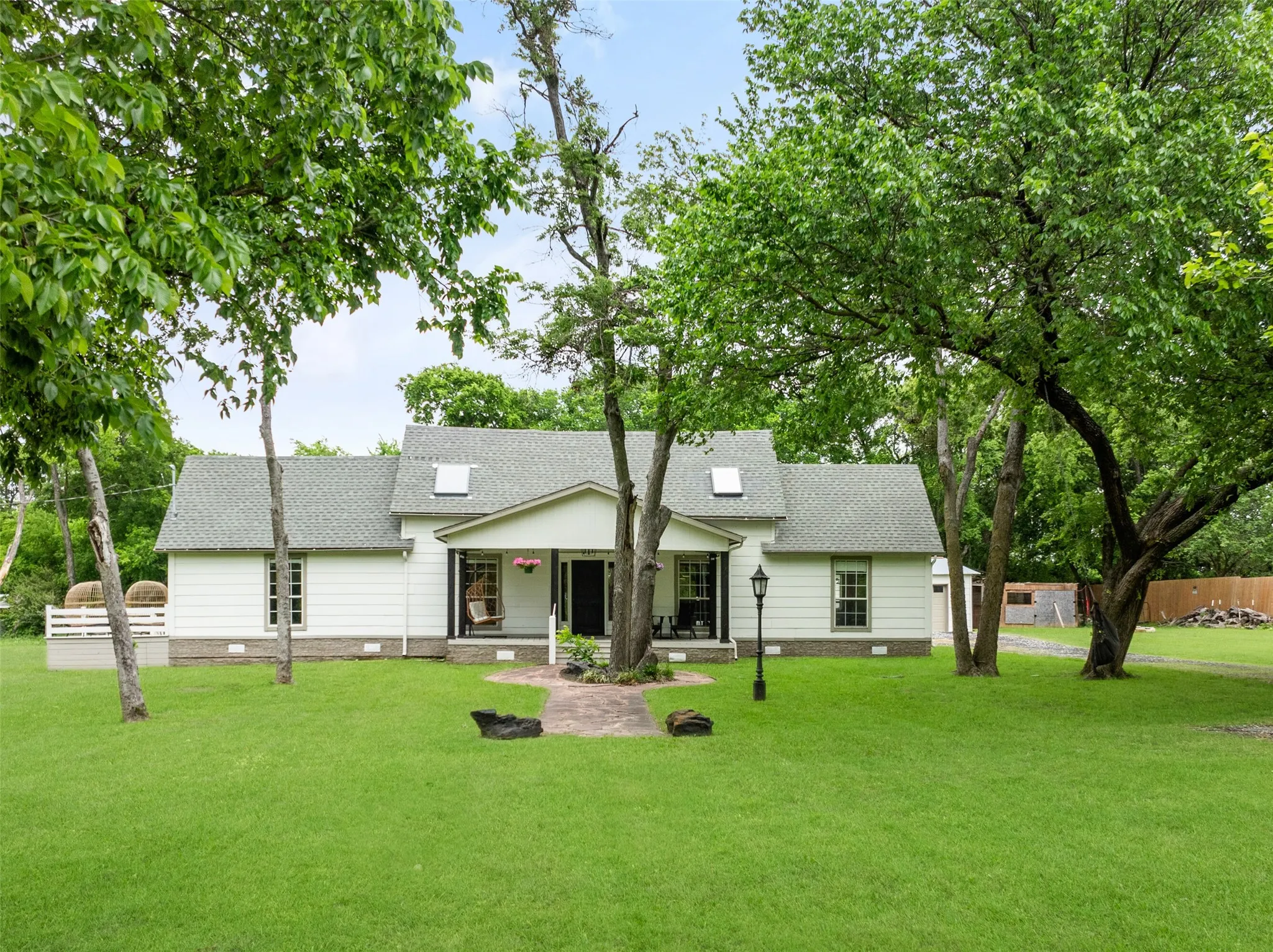Single Family Residence For Sale in Collin County , 313 Chicken Street, Weston, Texas 75009, 3 Bedroom, 3 Bathroom, 4 Garage spaces, 2,433 Sqft, built in 1958, mls#21307060, Real Estate Agent in Weston, Homes For Sale in Collin county, Homes For Sale in Weston, Realtor in Weston Texas, Real Estate Brokerage Independent Realty Texas, Luminita Cordes Realtor