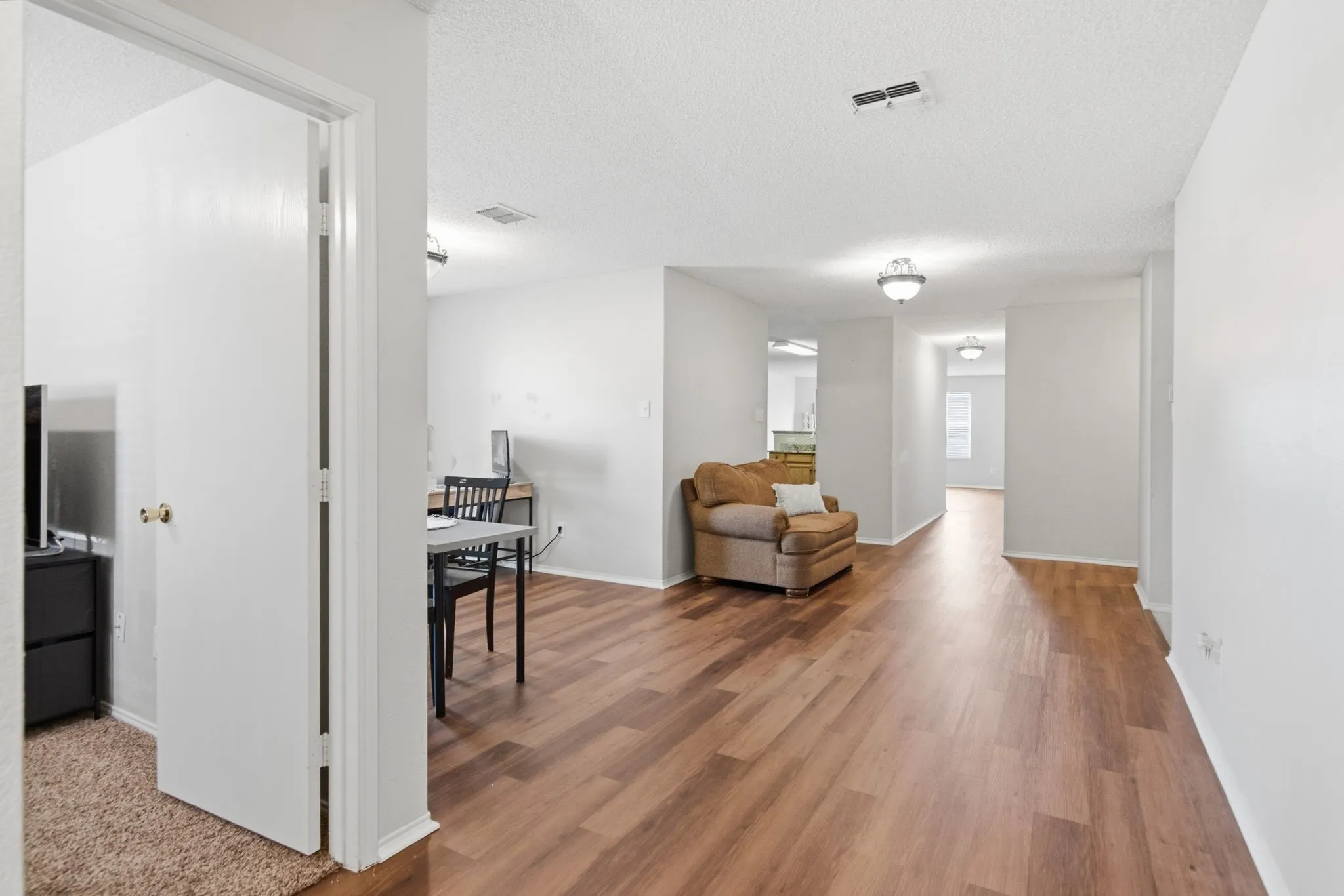 Single Family Residence For Sale in Tarrant County , 4901 Parkview Hills Lane, Fort Worth, Texas 76179, 4 Bedroom, 2 Bathroom, 2 Garage spaces, 1,925 Sqft, built in 2004, mls#21308054, Real Estate Agent in Fort Worth, Homes For Sale in Tarrant county, Homes For Sale in Fort Worth, Realtor in Fort Worth Texas, Real Estate Brokerage Independent Realty Texas, Luminita Cordes Realtor