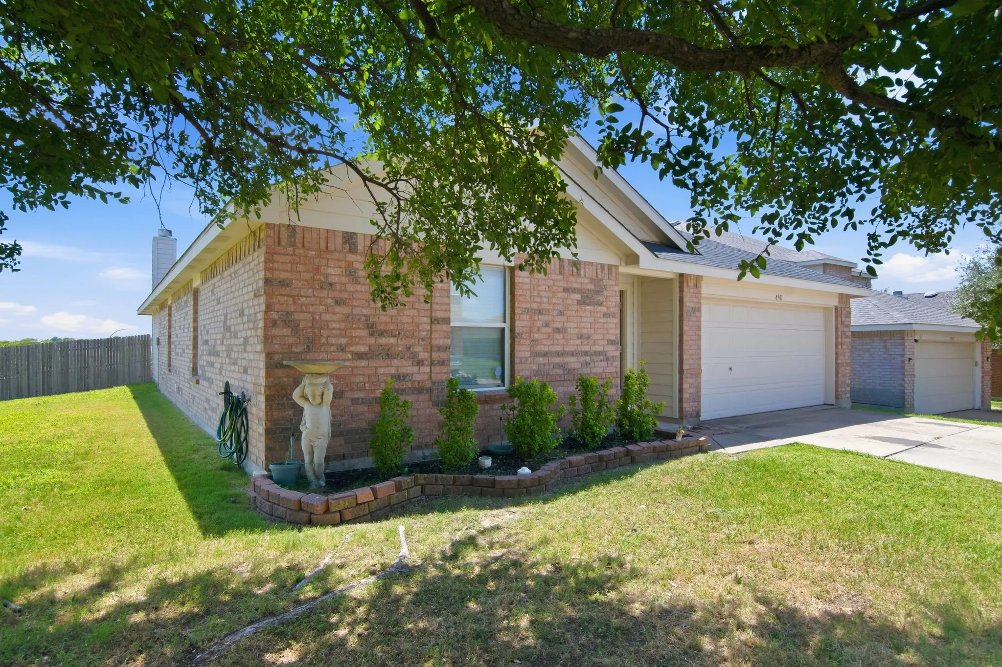 Single Family Residence For Sale in Tarrant County , 4901 Parkview Hills Lane, Fort Worth, Texas 76179, 4 Bedroom, 2 Bathroom, 2 Garage spaces, 1,925 Sqft, built in 2004, mls#21308054, Real Estate Agent in Fort Worth, Homes For Sale in Tarrant county, Homes For Sale in Fort Worth, Realtor in Fort Worth Texas, Real Estate Brokerage Independent Realty Texas, Luminita Cordes Realtor