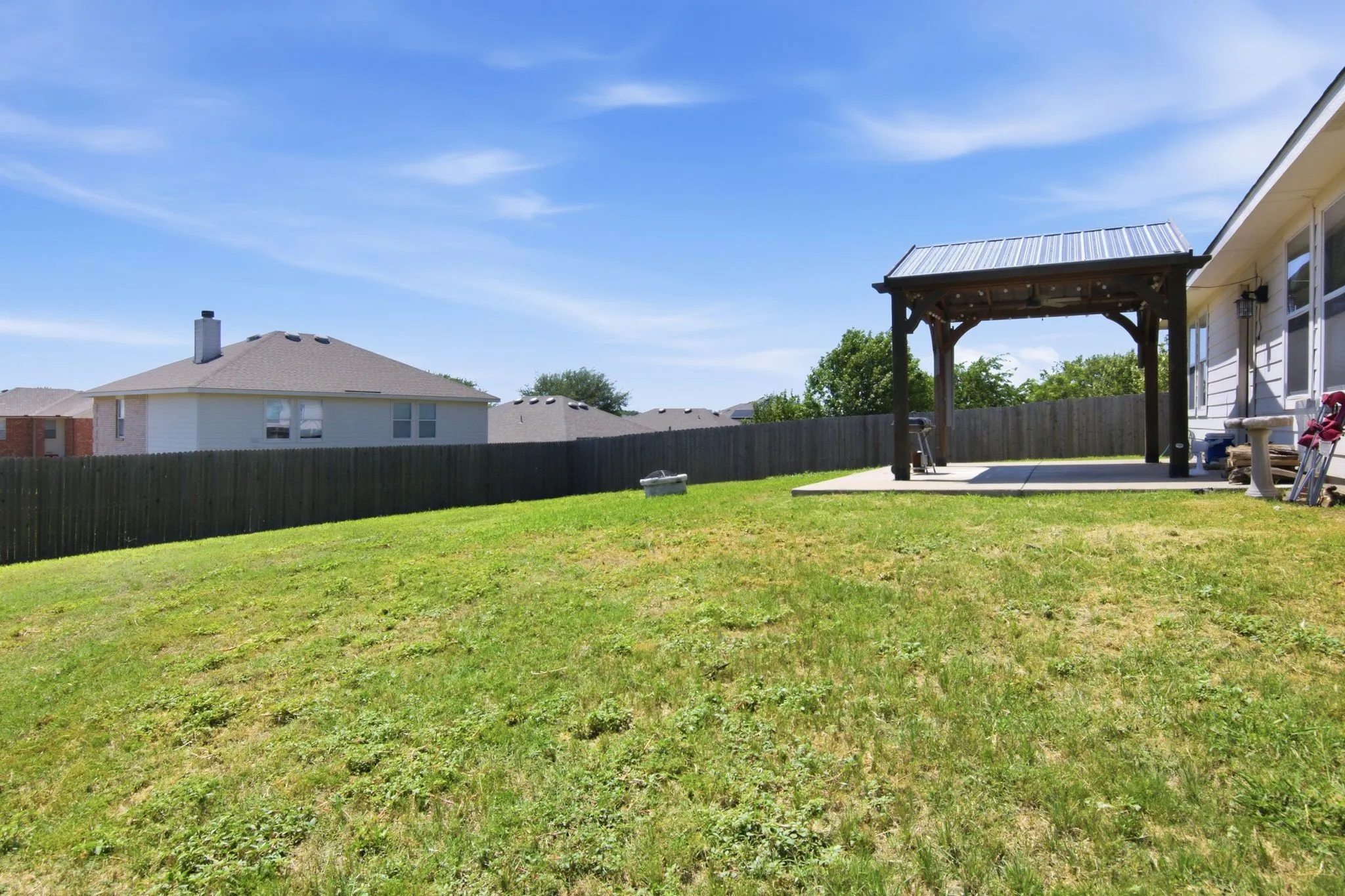 Single Family Residence For Sale in Tarrant County , 4901 Parkview Hills Lane, Fort Worth, Texas 76179, 4 Bedroom, 2 Bathroom, 2 Garage spaces, 1,925 Sqft, built in 2004, mls#21308054, Real Estate Agent in Fort Worth, Homes For Sale in Tarrant county, Homes For Sale in Fort Worth, Realtor in Fort Worth Texas, Real Estate Brokerage Independent Realty Texas, Luminita Cordes Realtor