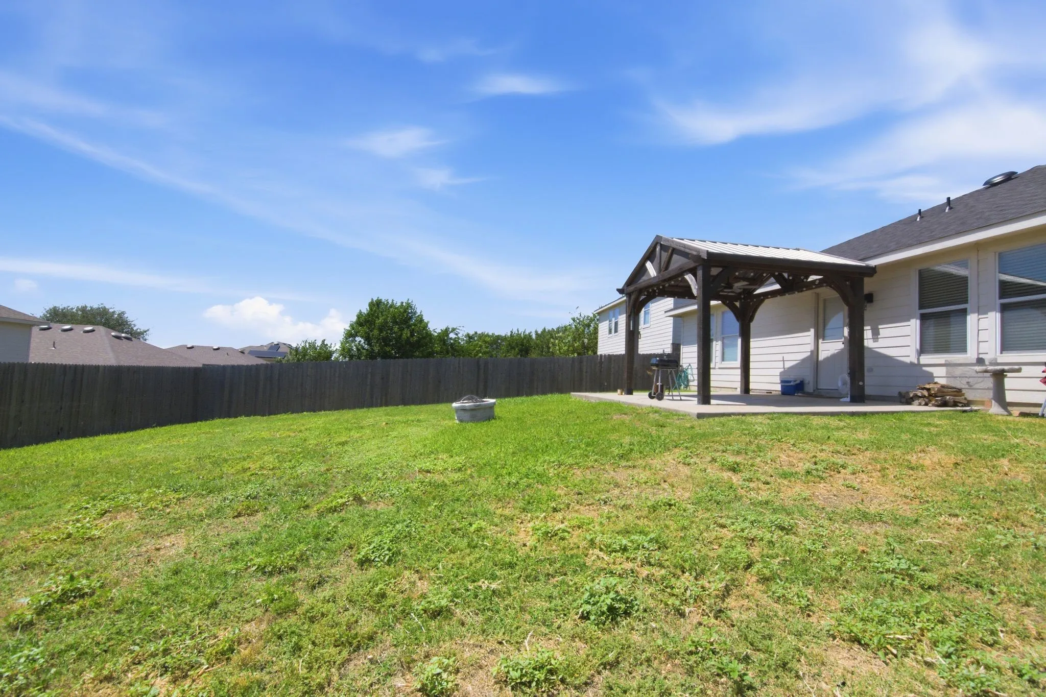 Single Family Residence For Sale in Tarrant County , 4901 Parkview Hills Lane, Fort Worth, Texas 76179, 4 Bedroom, 2 Bathroom, 2 Garage spaces, 1,925 Sqft, built in 2004, mls#21308054, Real Estate Agent in Fort Worth, Homes For Sale in Tarrant county, Homes For Sale in Fort Worth, Realtor in Fort Worth Texas, Real Estate Brokerage Independent Realty Texas, Luminita Cordes Realtor