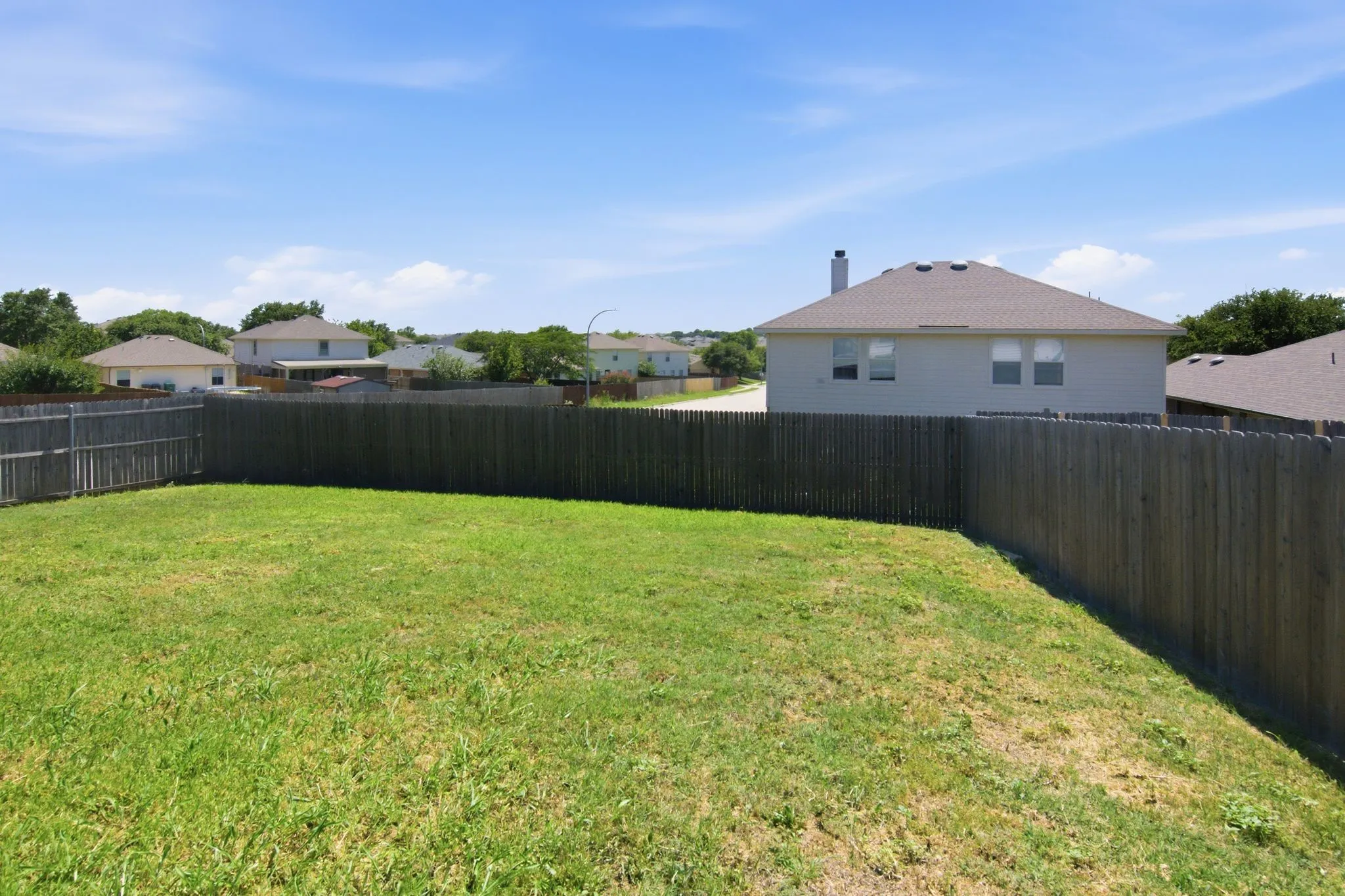 Single Family Residence For Sale in Tarrant County , 4901 Parkview Hills Lane, Fort Worth, Texas 76179, 4 Bedroom, 2 Bathroom, 2 Garage spaces, 1,925 Sqft, built in 2004, mls#21308054, Real Estate Agent in Fort Worth, Homes For Sale in Tarrant county, Homes For Sale in Fort Worth, Realtor in Fort Worth Texas, Real Estate Brokerage Independent Realty Texas, Luminita Cordes Realtor