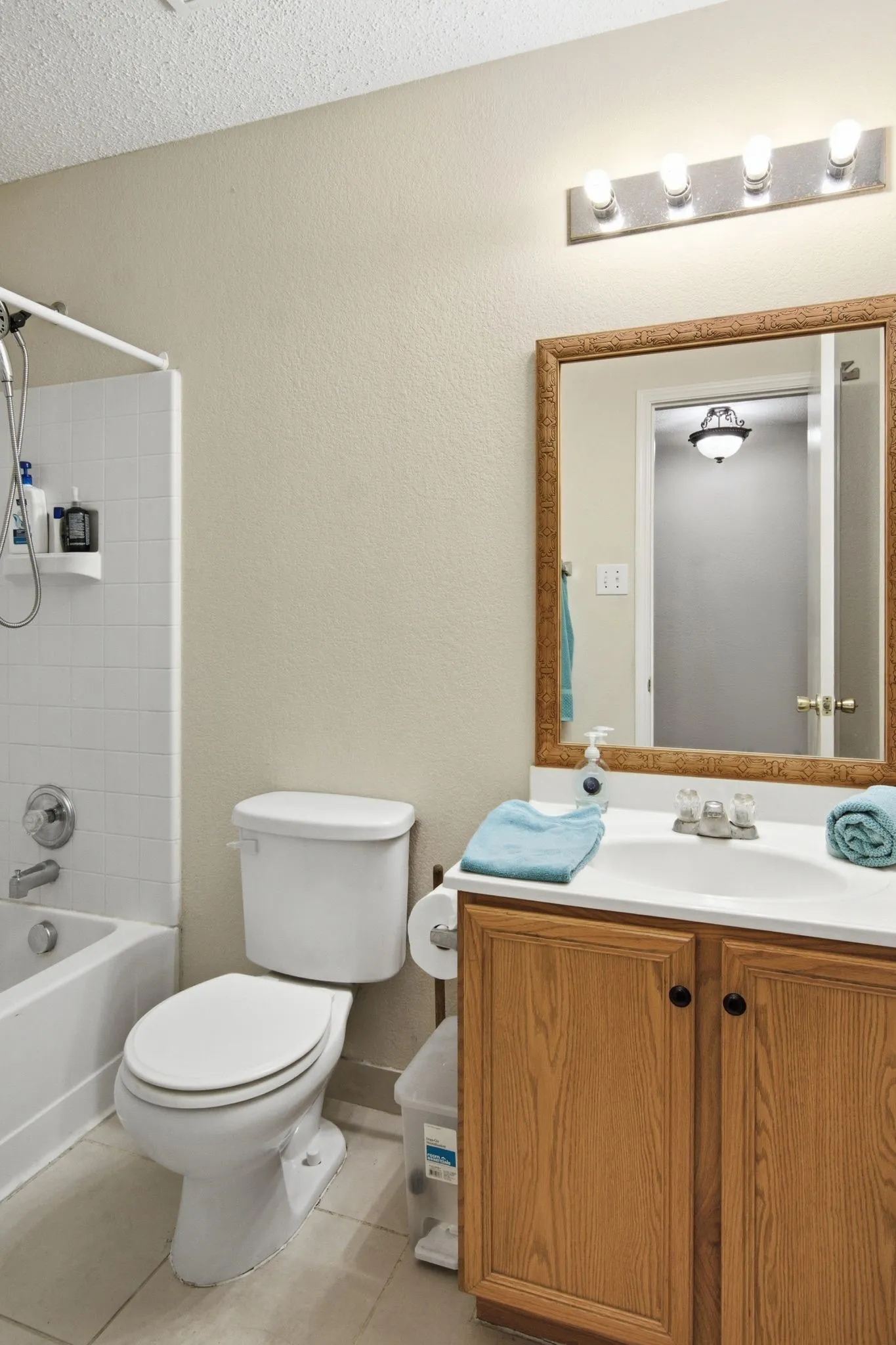Single Family Residence For Sale in Tarrant County , 4901 Parkview Hills Lane, Fort Worth, Texas 76179, 4 Bedroom, 2 Bathroom, 2 Garage spaces, 1,925 Sqft, built in 2004, mls#21308054, Real Estate Agent in Fort Worth, Homes For Sale in Tarrant county, Homes For Sale in Fort Worth, Realtor in Fort Worth Texas, Real Estate Brokerage Independent Realty Texas, Luminita Cordes Realtor