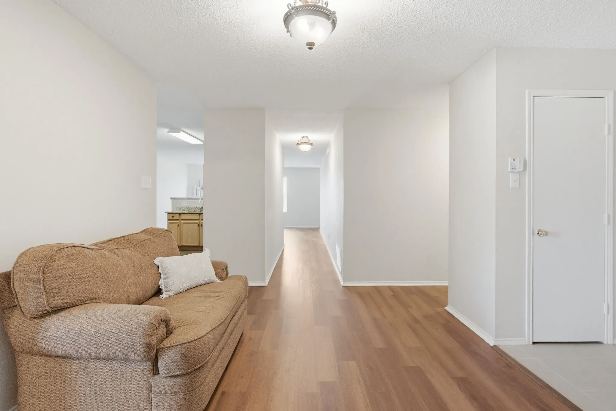 Single Family Residence For Sale in Tarrant County , 4901 Parkview Hills Lane, Fort Worth, Texas 76179, 4 Bedroom, 2 Bathroom, 2 Garage spaces, 1,925 Sqft, built in 2004, mls#21308054, Real Estate Agent in Fort Worth, Homes For Sale in Tarrant county, Homes For Sale in Fort Worth, Realtor in Fort Worth Texas, Real Estate Brokerage Independent Realty Texas, Luminita Cordes Realtor