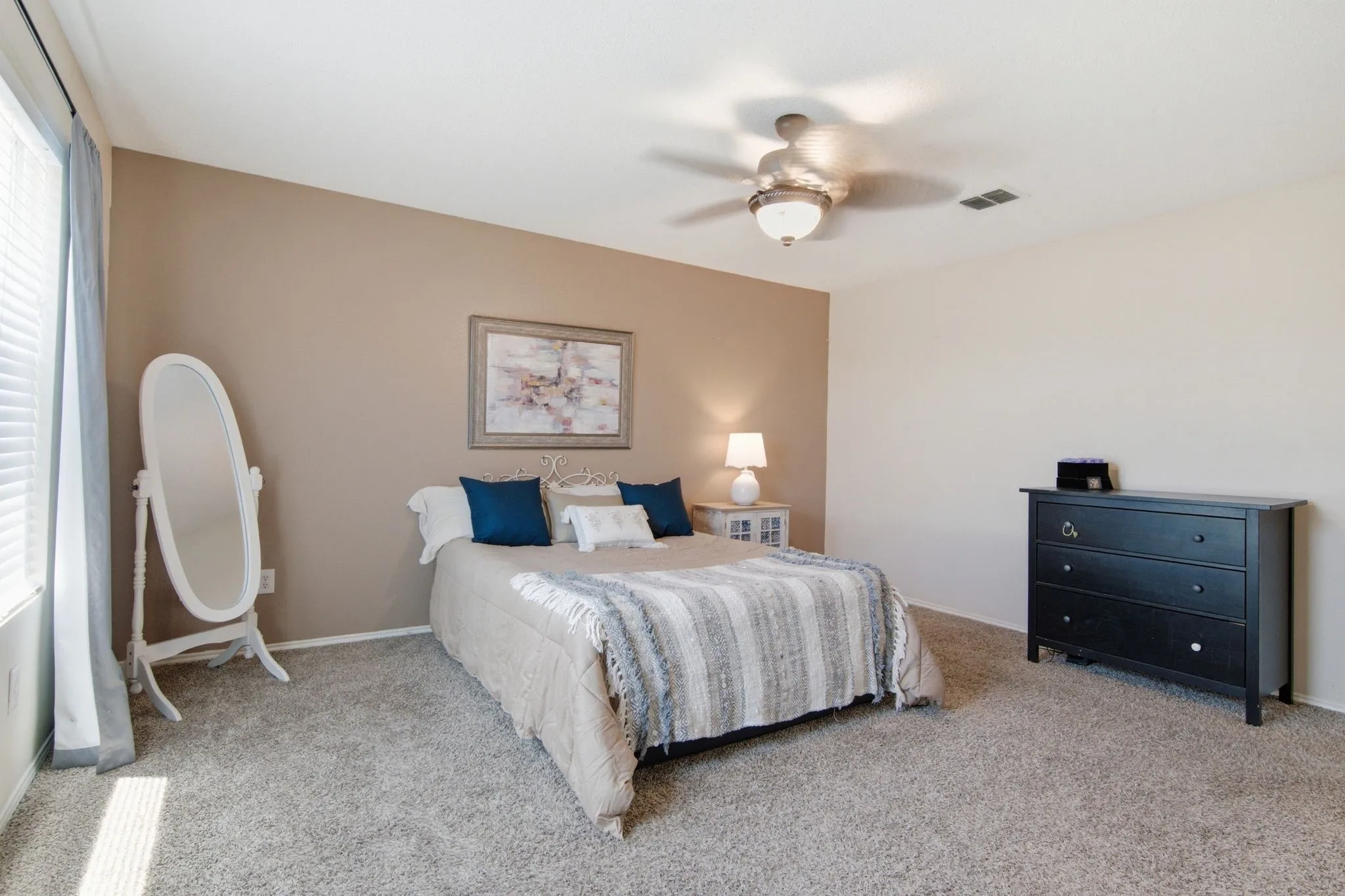 Single Family Residence For Sale in Tarrant County , 4901 Parkview Hills Lane, Fort Worth, Texas 76179, 4 Bedroom, 2 Bathroom, 2 Garage spaces, 1,925 Sqft, built in 2004, mls#21308054, Real Estate Agent in Fort Worth, Homes For Sale in Tarrant county, Homes For Sale in Fort Worth, Realtor in Fort Worth Texas, Real Estate Brokerage Independent Realty Texas, Luminita Cordes Realtor
