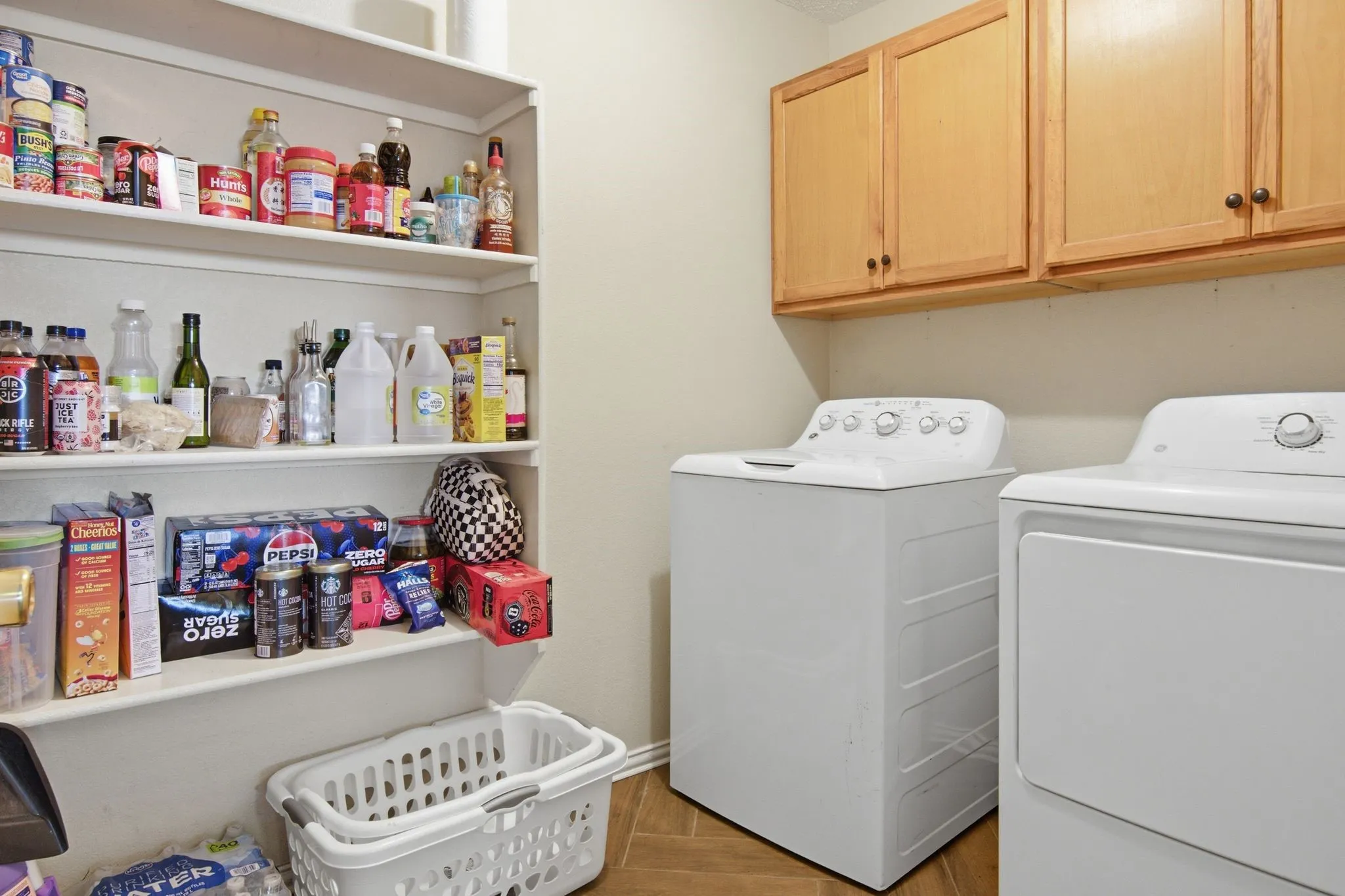 Single Family Residence For Sale in Tarrant County , 4901 Parkview Hills Lane, Fort Worth, Texas 76179, 4 Bedroom, 2 Bathroom, 2 Garage spaces, 1,925 Sqft, built in 2004, mls#21308054, Real Estate Agent in Fort Worth, Homes For Sale in Tarrant county, Homes For Sale in Fort Worth, Realtor in Fort Worth Texas, Real Estate Brokerage Independent Realty Texas, Luminita Cordes Realtor