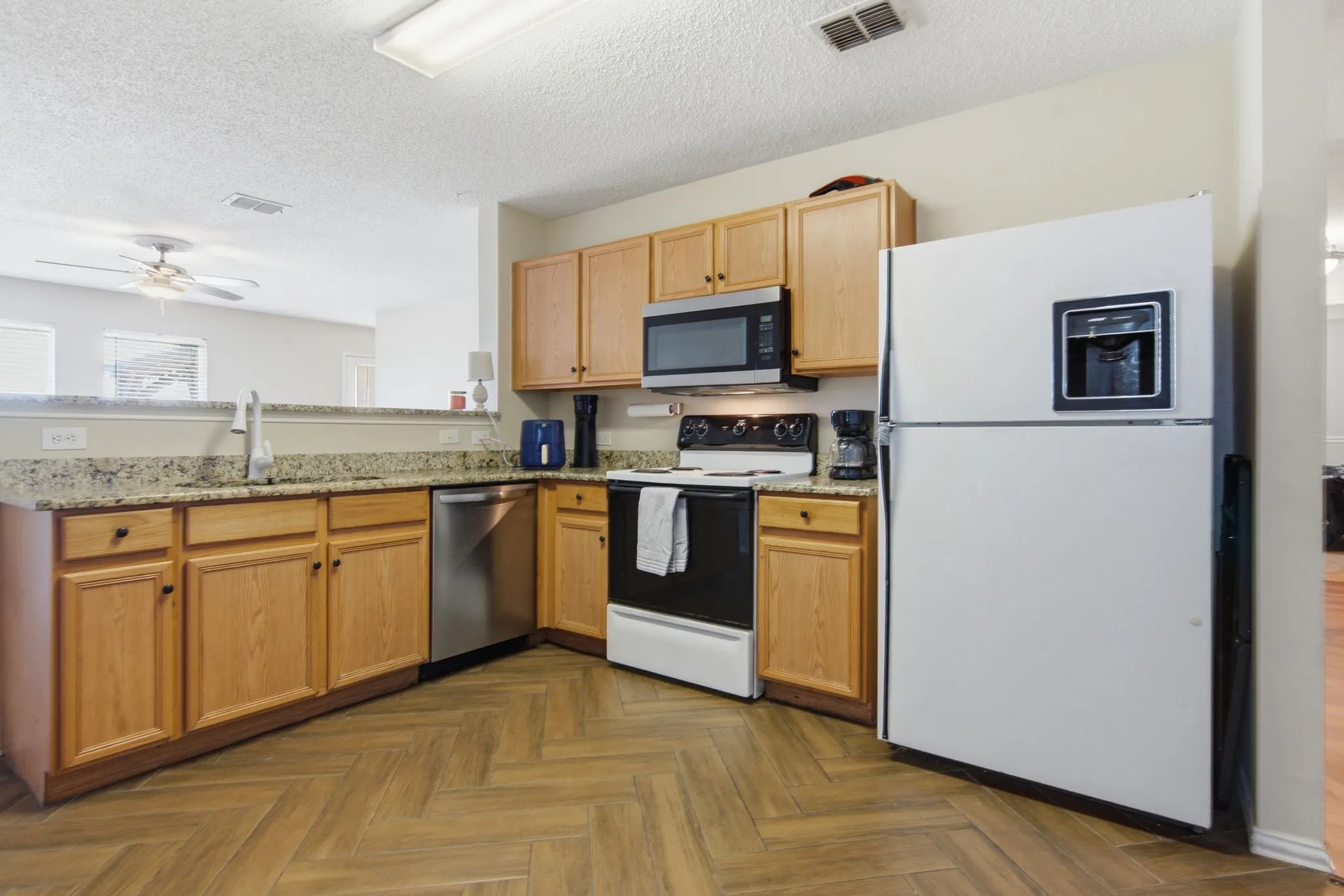 Single Family Residence For Sale in Tarrant County , 4901 Parkview Hills Lane, Fort Worth, Texas 76179, 4 Bedroom, 2 Bathroom, 2 Garage spaces, 1,925 Sqft, built in 2004, mls#21308054, Real Estate Agent in Fort Worth, Homes For Sale in Tarrant county, Homes For Sale in Fort Worth, Realtor in Fort Worth Texas, Real Estate Brokerage Independent Realty Texas, Luminita Cordes Realtor