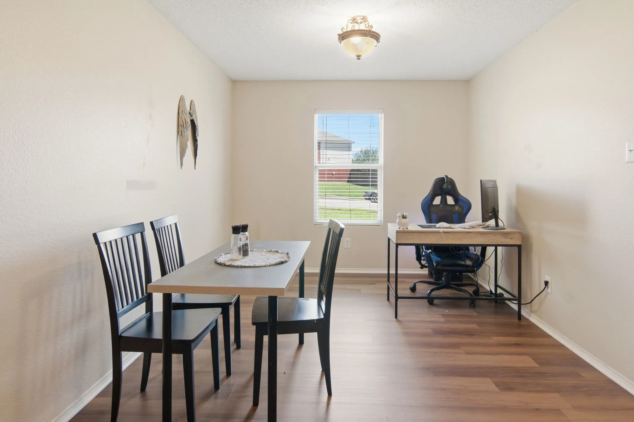 Single Family Residence For Sale in Tarrant County , 4901 Parkview Hills Lane, Fort Worth, Texas 76179, 4 Bedroom, 2 Bathroom, 2 Garage spaces, 1,925 Sqft, built in 2004, mls#21308054, Real Estate Agent in Fort Worth, Homes For Sale in Tarrant county, Homes For Sale in Fort Worth, Realtor in Fort Worth Texas, Real Estate Brokerage Independent Realty Texas, Luminita Cordes Realtor
