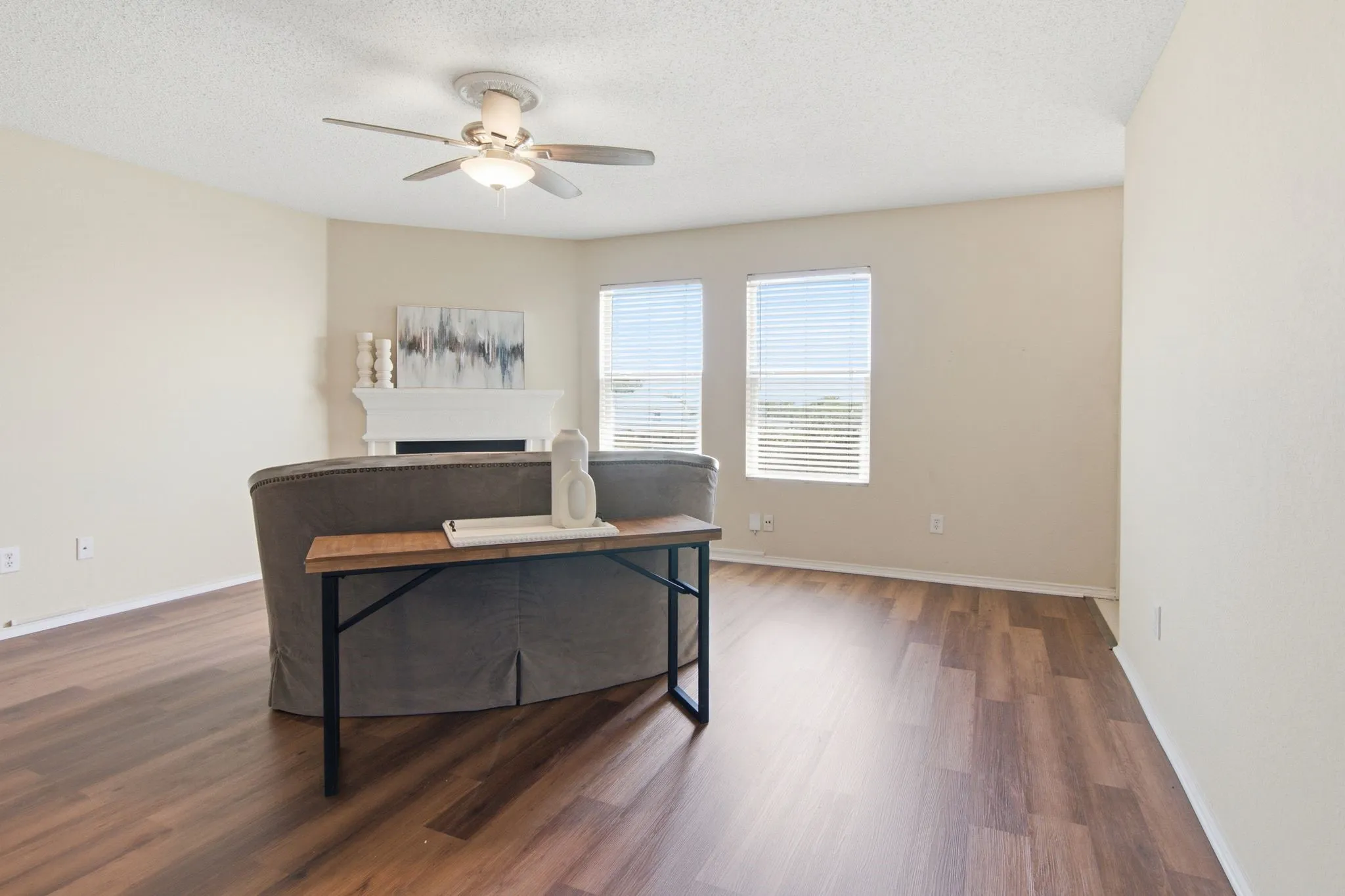 Single Family Residence For Sale in Tarrant County , 4901 Parkview Hills Lane, Fort Worth, Texas 76179, 4 Bedroom, 2 Bathroom, 2 Garage spaces, 1,925 Sqft, built in 2004, mls#21308054, Real Estate Agent in Fort Worth, Homes For Sale in Tarrant county, Homes For Sale in Fort Worth, Realtor in Fort Worth Texas, Real Estate Brokerage Independent Realty Texas, Luminita Cordes Realtor