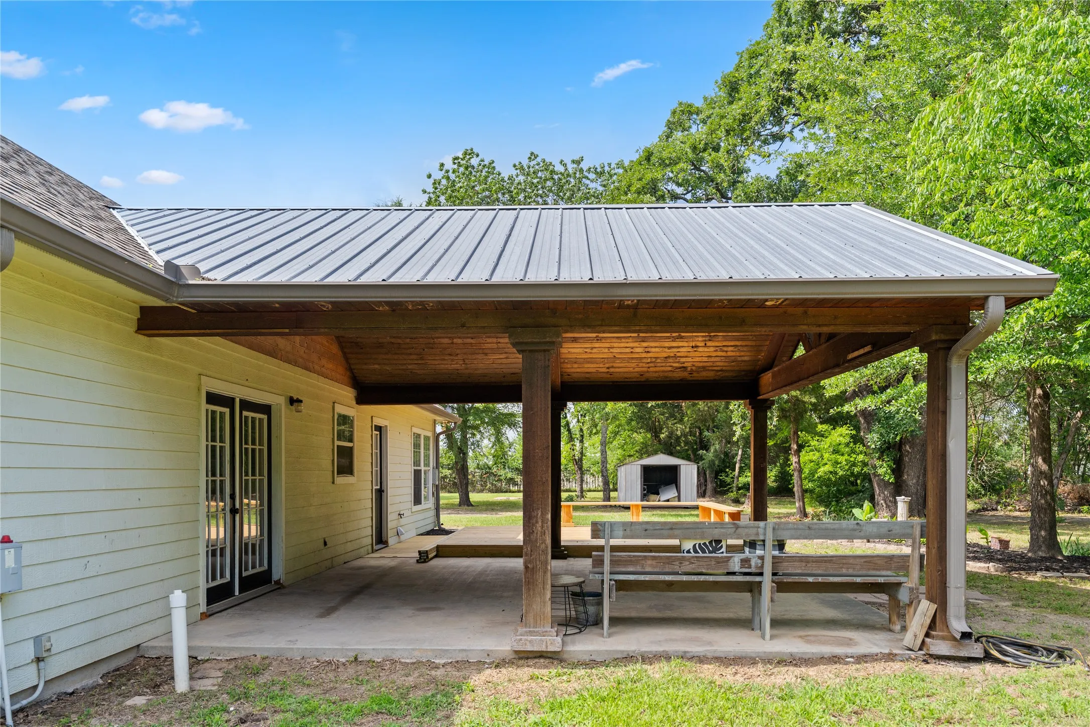 Single Family Residence For Sale in Rains County , 109 Rs County Road 3319, Emory, Texas 75440, 3 Bedroom, 2 Bathroom, Garage spaces, 1,248 Sqft, built in 2004, mls#21308058, Real Estate Agent in Emory, Homes For Sale in Rains county, Homes For Sale in Emory, Realtor in Emory Texas, Real Estate Brokerage Independent Realty Texas, Luminita Cordes Realtor