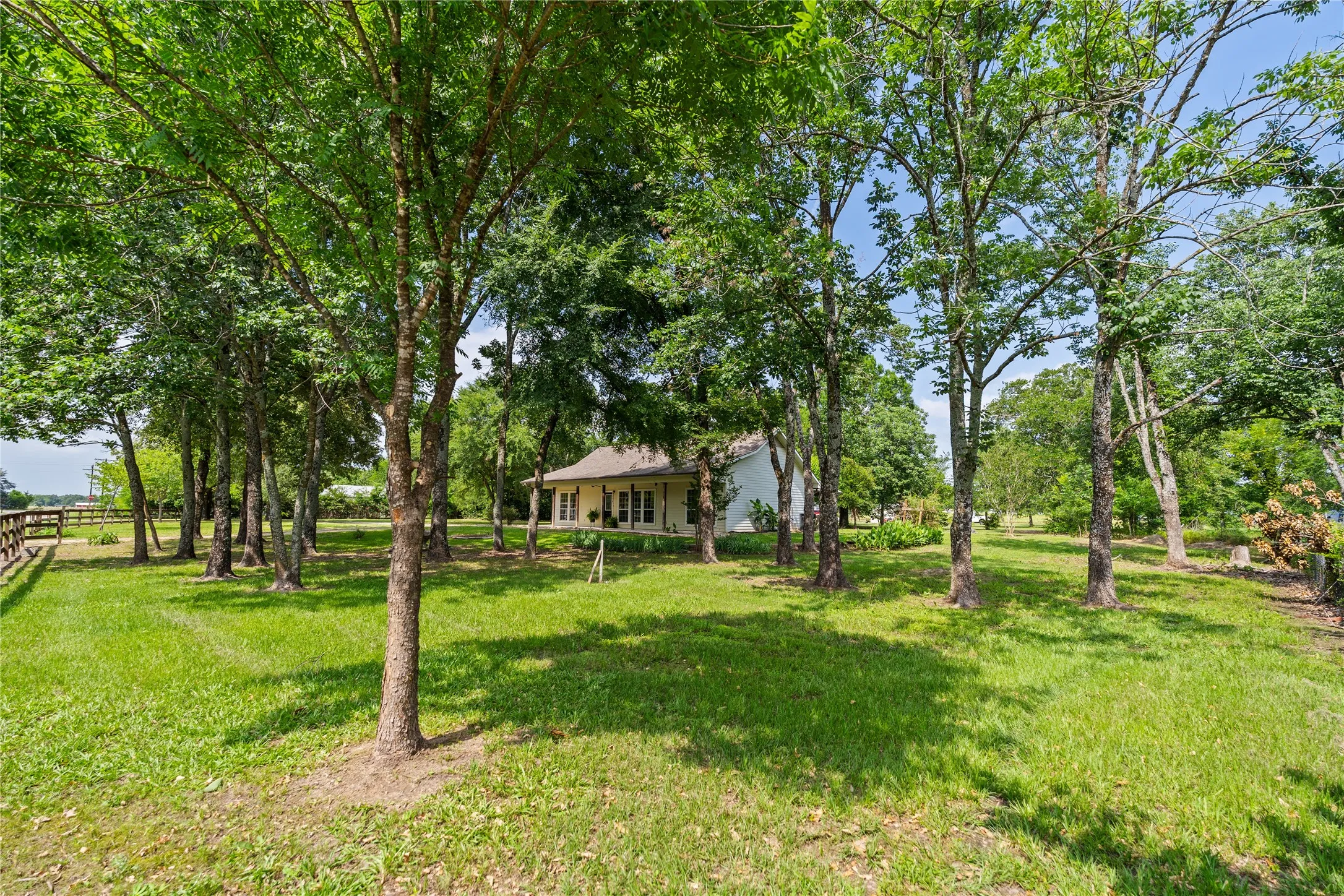 Single Family Residence For Sale in Rains County , 109 Rs County Road 3319, Emory, Texas 75440, 3 Bedroom, 2 Bathroom, Garage spaces, 1,248 Sqft, built in 2004, mls#21308058, Real Estate Agent in Emory, Homes For Sale in Rains county, Homes For Sale in Emory, Realtor in Emory Texas, Real Estate Brokerage Independent Realty Texas, Luminita Cordes Realtor