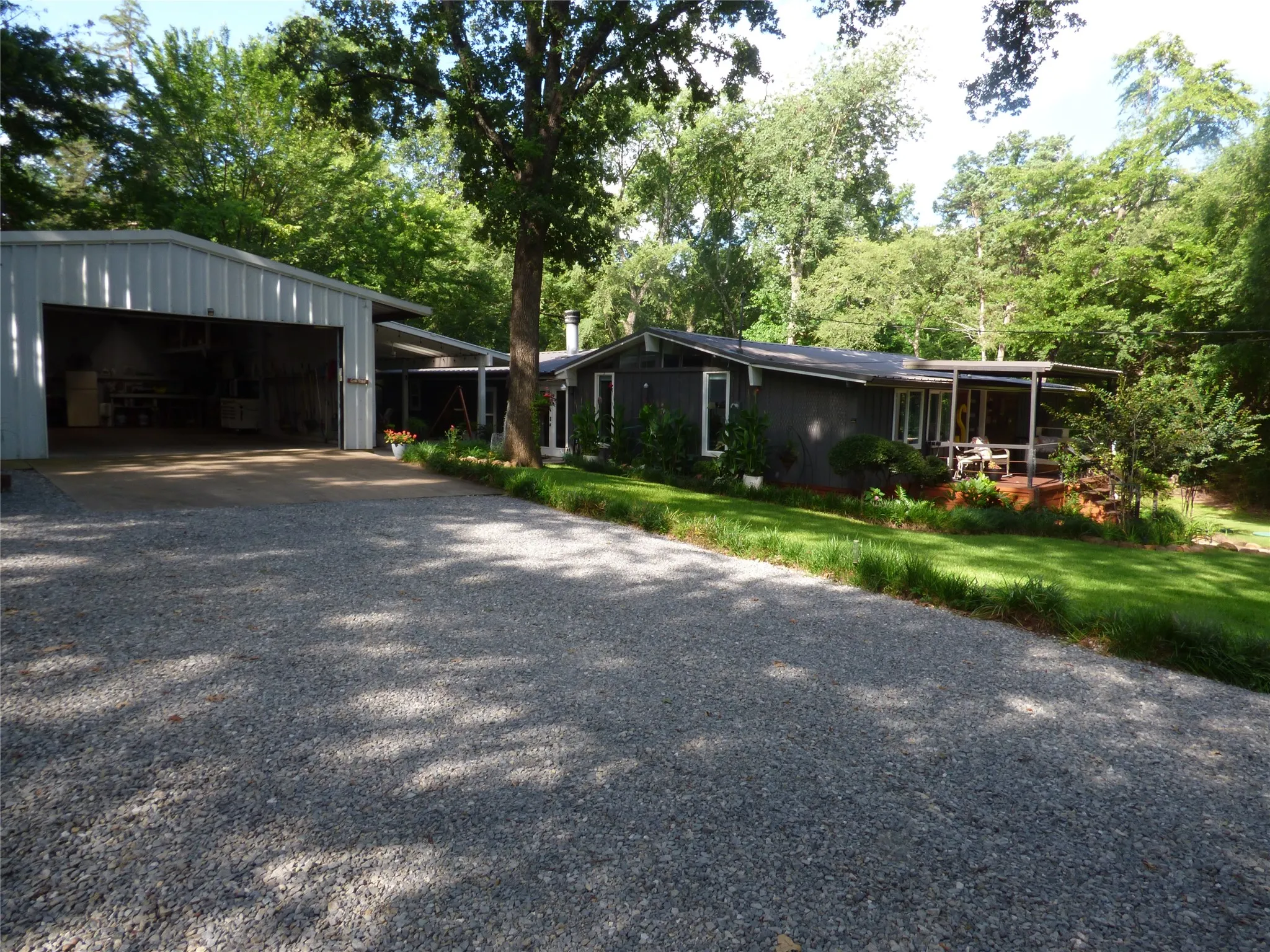 Single Family Residence For Sale in Grayson County , 80 Louisiana Avenue, Pottsboro, Texas 75076, 4 Bedroom, 3 Bathroom, 4 Garage spaces, 1,888 Sqft, built in 1960, mls#21307281, Real Estate Agent in Pottsboro, Homes For Sale in Grayson county, Homes For Sale in Pottsboro, Realtor in Pottsboro Texas, Real Estate Brokerage Independent Realty Texas, Luminita Cordes Realtor