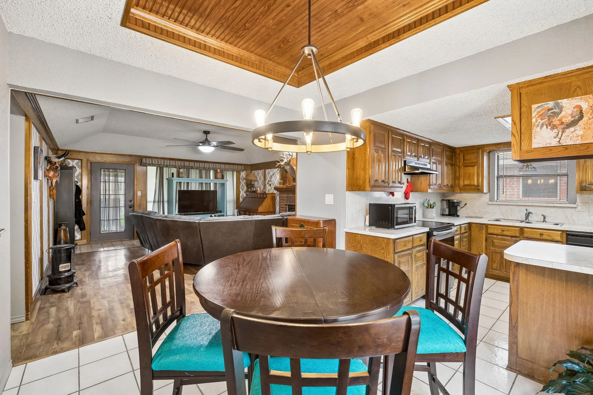 Single Family Residence For Sale in Kaufman County , 301 Southlake Drive, Forney, Texas 75126, 3 Bedrooms, 2 Bathrooms, 2 Garage spaces, 1,507 Sqft, built in 1986, Price $273,000, mls#21304023, Real Estate Agent in Forney, Homes For Sale in Kaufman county, Homes For Sale in Forney, Realtor in Forney Texas, Real Estate Brokerage Independent Realty Texas, Luminita Cordes Realtor
