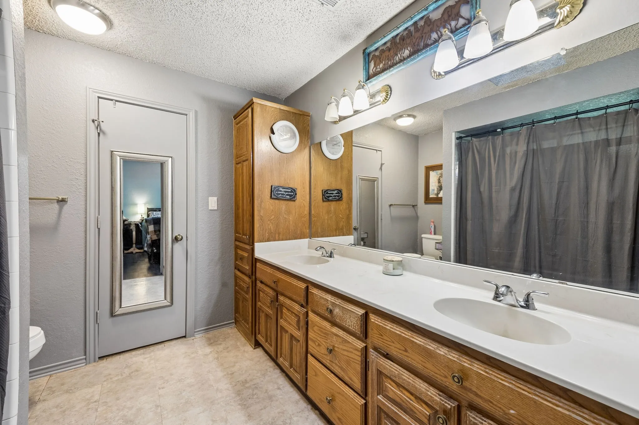 Single Family Residence For Sale in Kaufman County , 301 Southlake Drive, Forney, Texas 75126, 3 Bedrooms, 2 Bathrooms, 2 Garage spaces, 1,507 Sqft, built in 1986, Price $273,000, mls#21304023, Real Estate Agent in Forney, Homes For Sale in Kaufman county, Homes For Sale in Forney, Realtor in Forney Texas, Real Estate Brokerage Independent Realty Texas, Luminita Cordes Realtor