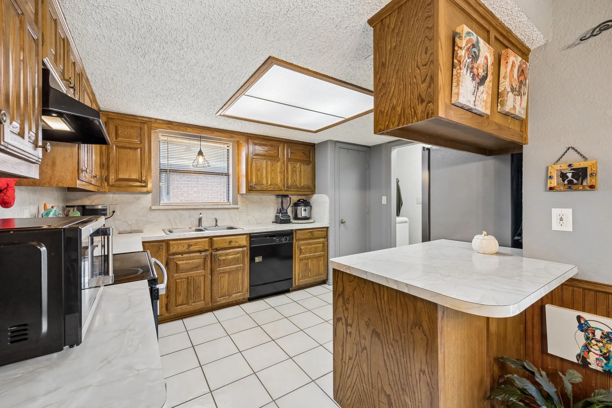 Single Family Residence For Sale in Kaufman County , 301 Southlake Drive, Forney, Texas 75126, 3 Bedrooms, 2 Bathrooms, 2 Garage spaces, 1,507 Sqft, built in 1986, Price $273,000, mls#21304023, Real Estate Agent in Forney, Homes For Sale in Kaufman county, Homes For Sale in Forney, Realtor in Forney Texas, Real Estate Brokerage Independent Realty Texas, Luminita Cordes Realtor