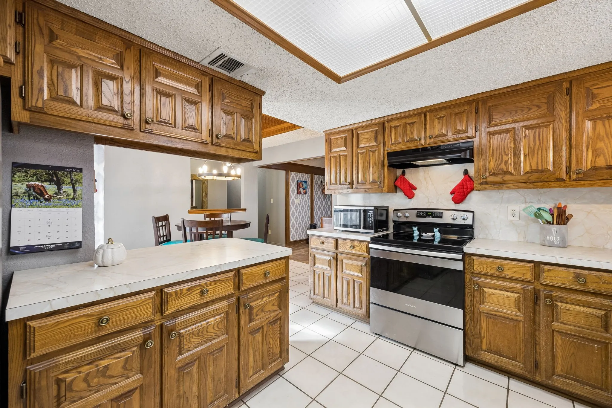 Single Family Residence For Sale in Kaufman County , 301 Southlake Drive, Forney, Texas 75126, 3 Bedrooms, 2 Bathrooms, 2 Garage spaces, 1,507 Sqft, built in 1986, Price $273,000, mls#21304023, Real Estate Agent in Forney, Homes For Sale in Kaufman county, Homes For Sale in Forney, Realtor in Forney Texas, Real Estate Brokerage Independent Realty Texas, Luminita Cordes Realtor