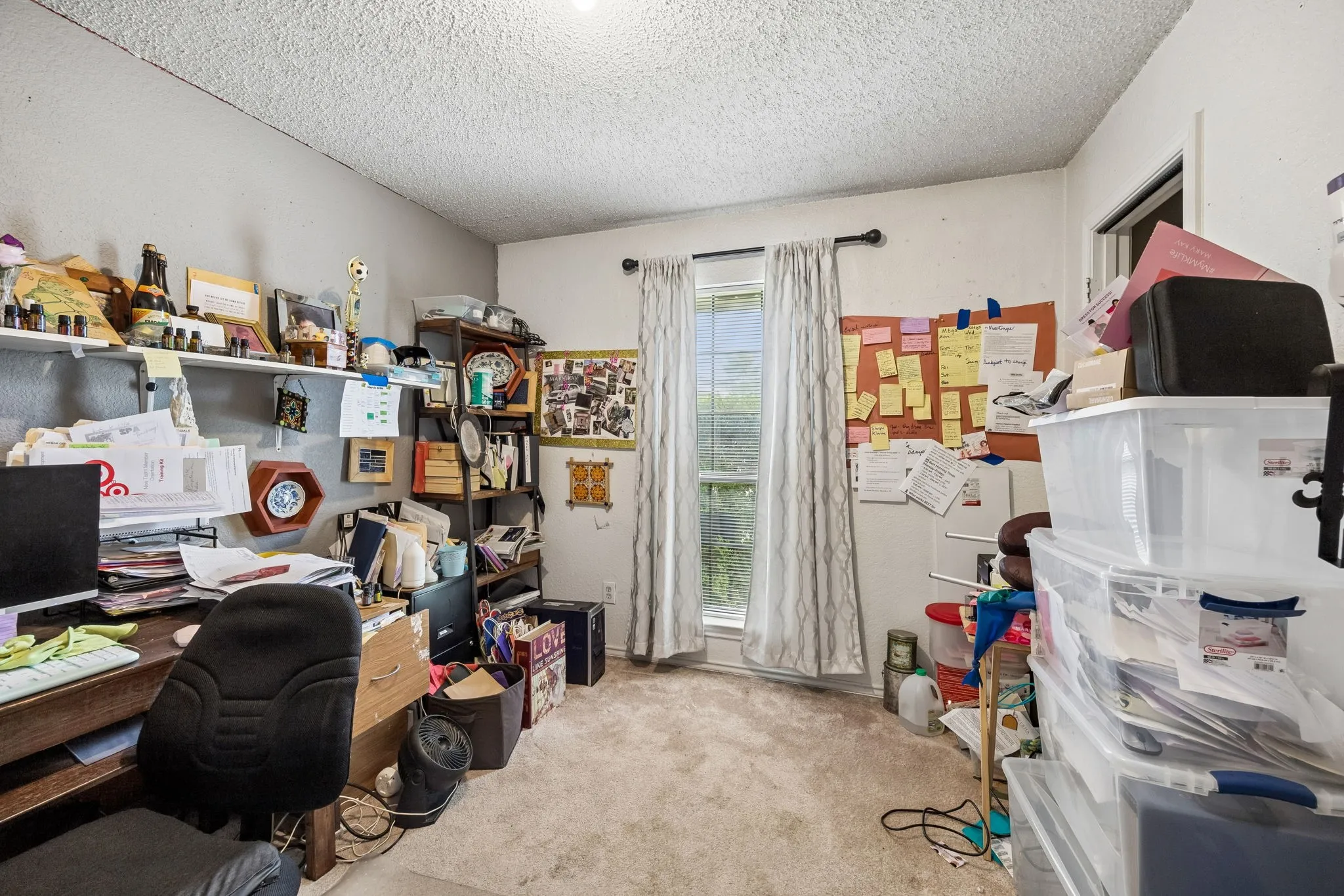 Single Family Residence For Sale in Kaufman County , 301 Southlake Drive, Forney, Texas 75126, 3 Bedrooms, 2 Bathrooms, 2 Garage spaces, 1,507 Sqft, built in 1986, Price $273,000, mls#21304023, Real Estate Agent in Forney, Homes For Sale in Kaufman county, Homes For Sale in Forney, Realtor in Forney Texas, Real Estate Brokerage Independent Realty Texas, Luminita Cordes Realtor