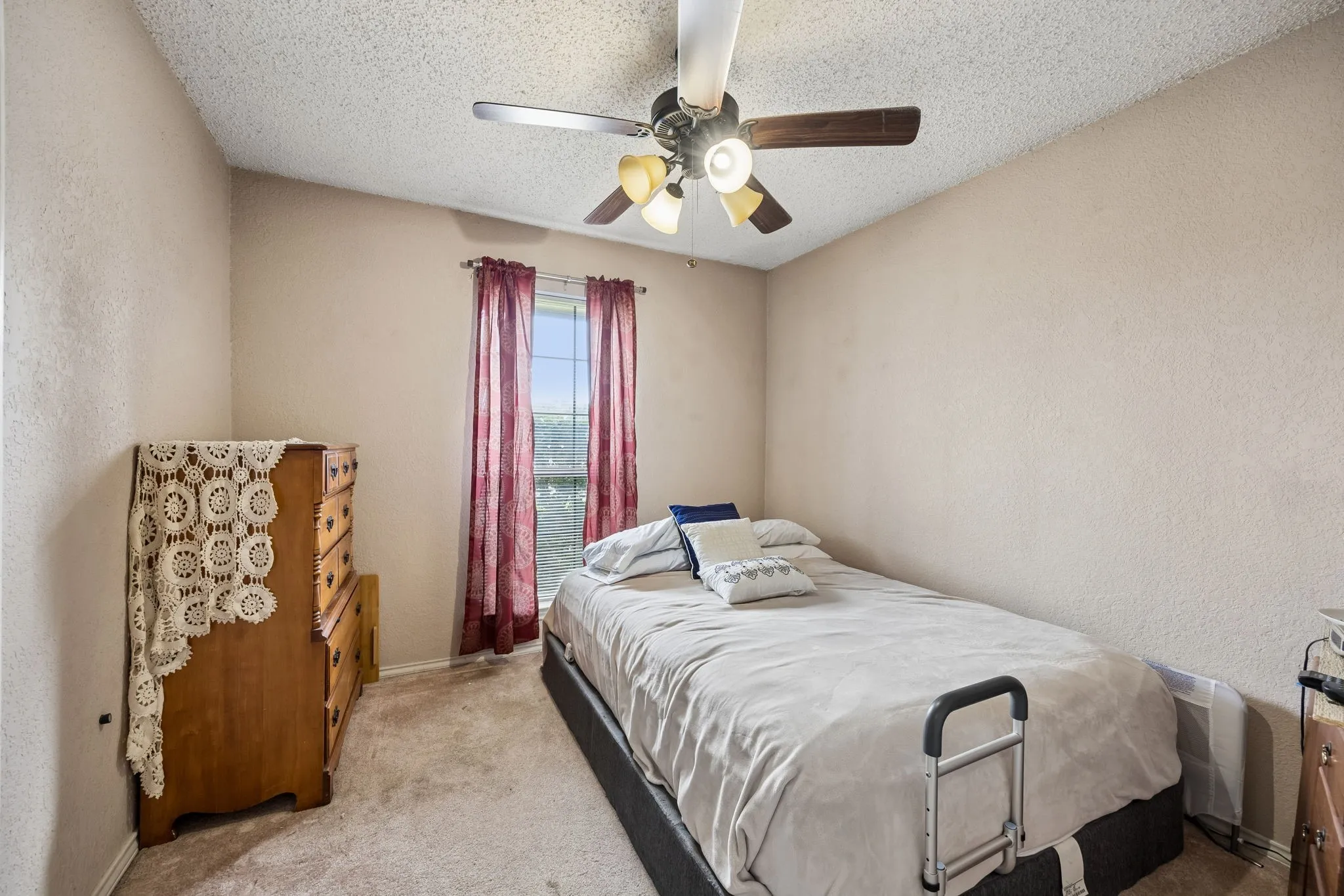 Single Family Residence For Sale in Kaufman County , 301 Southlake Drive, Forney, Texas 75126, 3 Bedrooms, 2 Bathrooms, 2 Garage spaces, 1,507 Sqft, built in 1986, Price $273,000, mls#21304023, Real Estate Agent in Forney, Homes For Sale in Kaufman county, Homes For Sale in Forney, Realtor in Forney Texas, Real Estate Brokerage Independent Realty Texas, Luminita Cordes Realtor