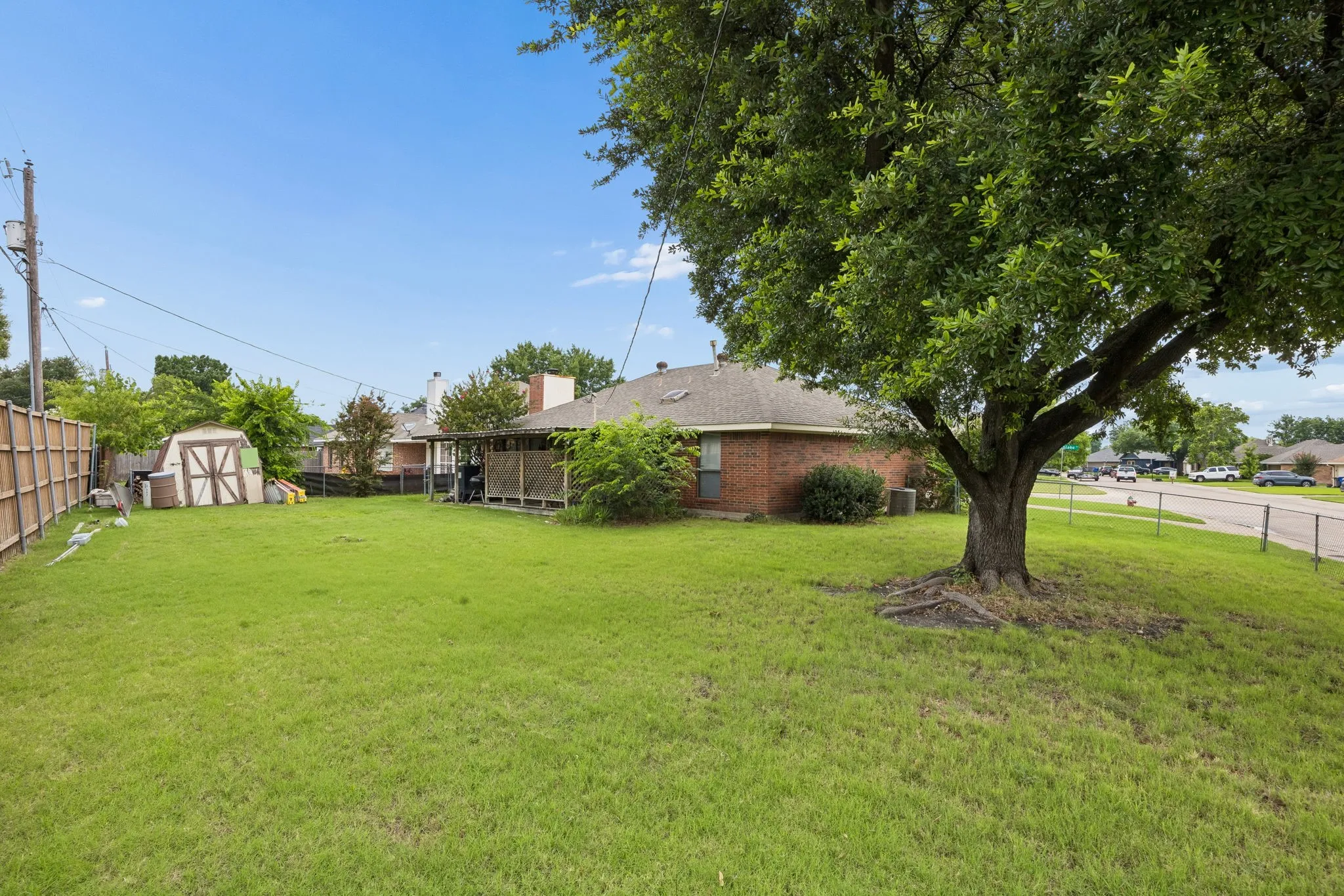 Single Family Residence For Sale in Kaufman County , 301 Southlake Drive, Forney, Texas 75126, 3 Bedrooms, 2 Bathrooms, 2 Garage spaces, 1,507 Sqft, built in 1986, Price $273,000, mls#21304023, Real Estate Agent in Forney, Homes For Sale in Kaufman county, Homes For Sale in Forney, Realtor in Forney Texas, Real Estate Brokerage Independent Realty Texas, Luminita Cordes Realtor