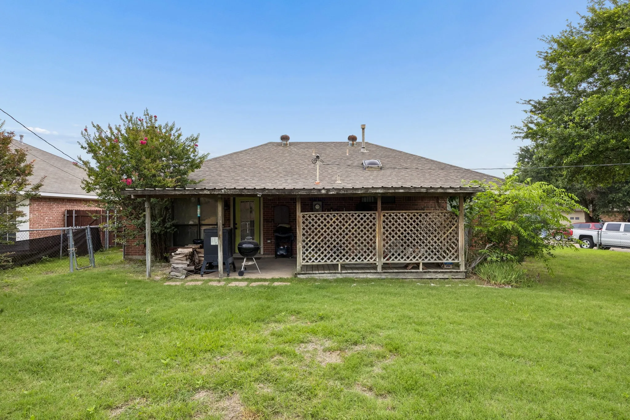 Single Family Residence For Sale in Kaufman County , 301 Southlake Drive, Forney, Texas 75126, 3 Bedrooms, 2 Bathrooms, 2 Garage spaces, 1,507 Sqft, built in 1986, Price $273,000, mls#21304023, Real Estate Agent in Forney, Homes For Sale in Kaufman county, Homes For Sale in Forney, Realtor in Forney Texas, Real Estate Brokerage Independent Realty Texas, Luminita Cordes Realtor