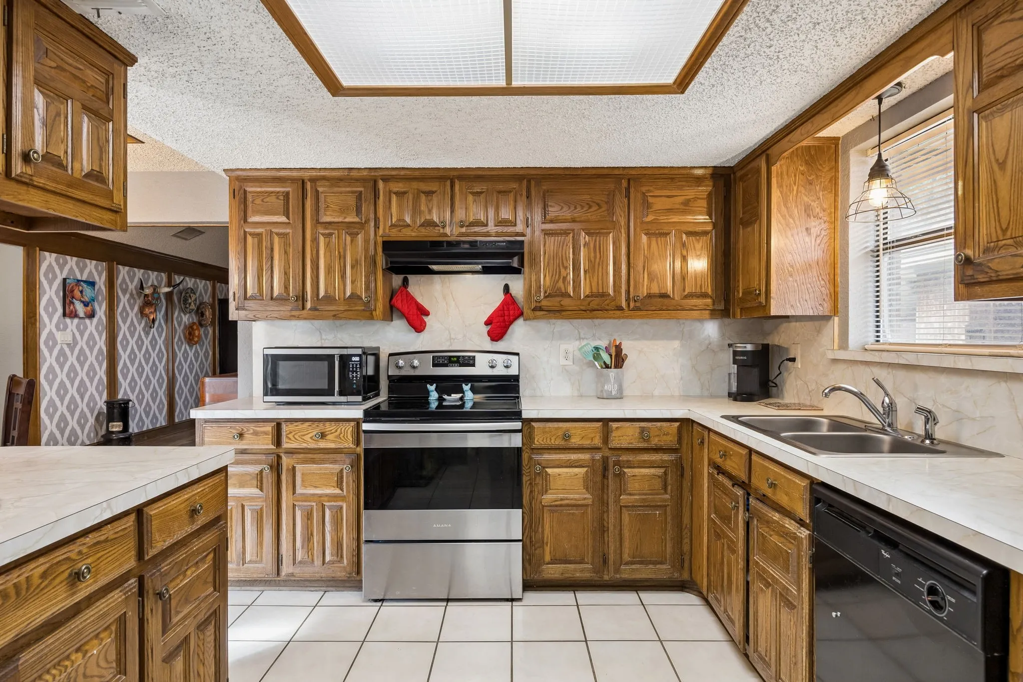 Single Family Residence For Sale in Kaufman County , 301 Southlake Drive, Forney, Texas 75126, 3 Bedrooms, 2 Bathrooms, 2 Garage spaces, 1,507 Sqft, built in 1986, Price $273,000, mls#21304023, Real Estate Agent in Forney, Homes For Sale in Kaufman county, Homes For Sale in Forney, Realtor in Forney Texas, Real Estate Brokerage Independent Realty Texas, Luminita Cordes Realtor