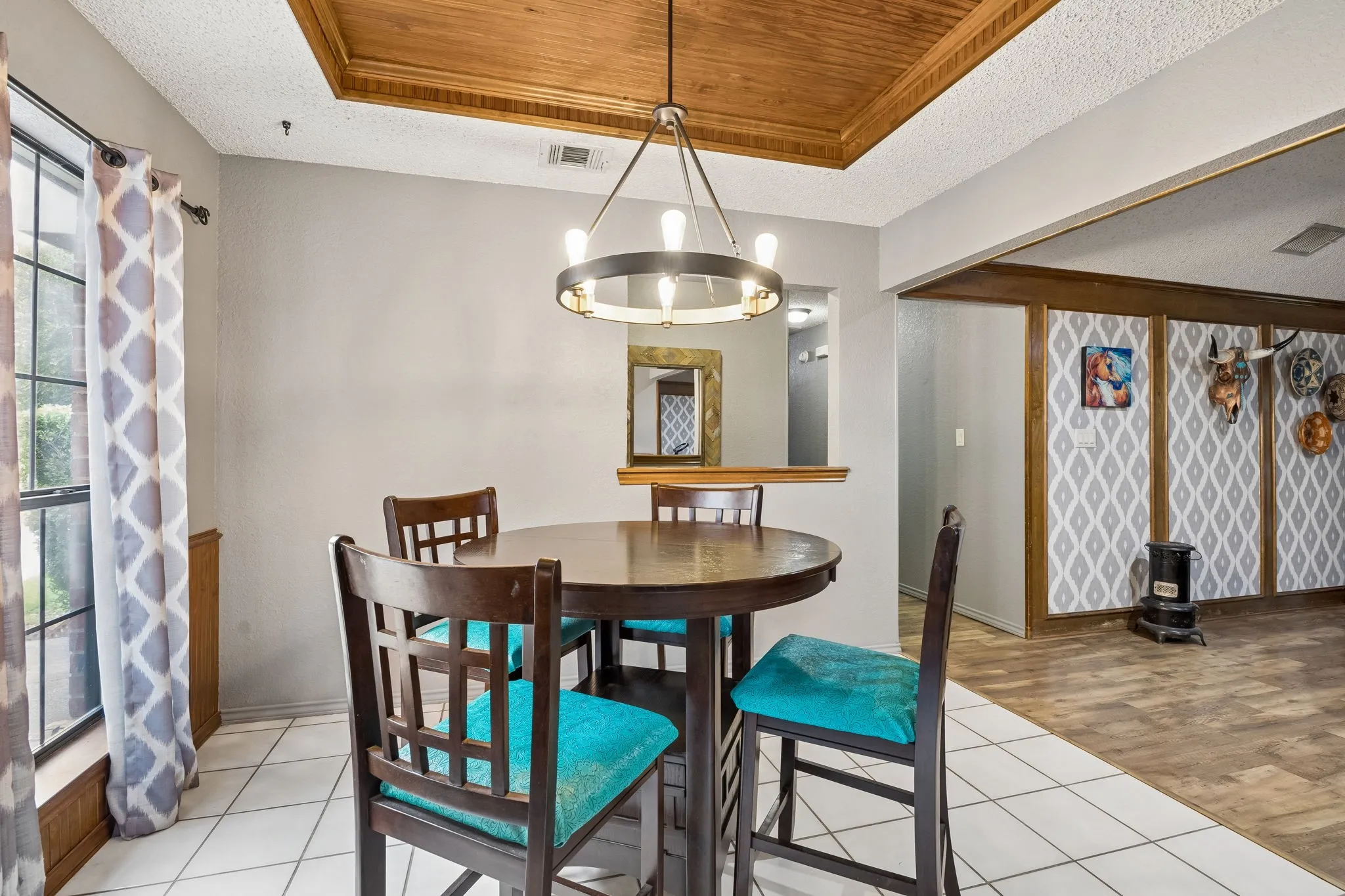Single Family Residence For Sale in Kaufman County , 301 Southlake Drive, Forney, Texas 75126, 3 Bedrooms, 2 Bathrooms, 2 Garage spaces, 1,507 Sqft, built in 1986, Price $273,000, mls#21304023, Real Estate Agent in Forney, Homes For Sale in Kaufman county, Homes For Sale in Forney, Realtor in Forney Texas, Real Estate Brokerage Independent Realty Texas, Luminita Cordes Realtor