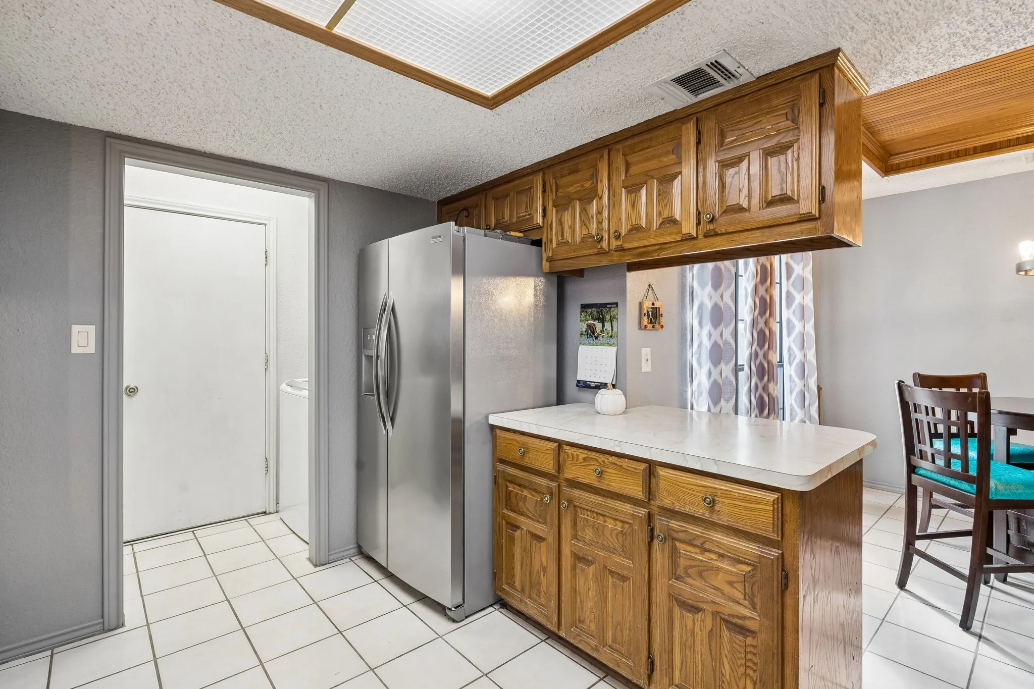 Single Family Residence For Sale in Kaufman County , 301 Southlake Drive, Forney, Texas 75126, 3 Bedrooms, 2 Bathrooms, 2 Garage spaces, 1,507 Sqft, built in 1986, Price $273,000, mls#21304023, Real Estate Agent in Forney, Homes For Sale in Kaufman county, Homes For Sale in Forney, Realtor in Forney Texas, Real Estate Brokerage Independent Realty Texas, Luminita Cordes Realtor