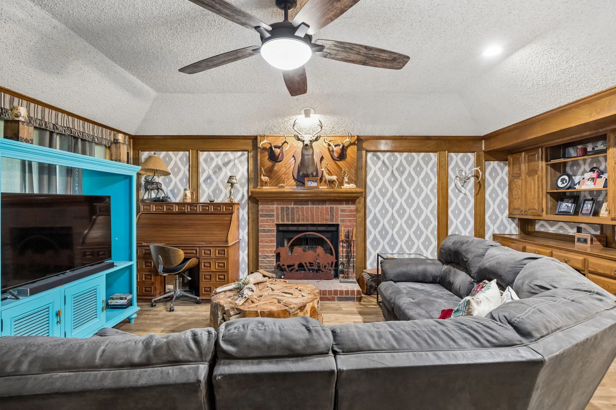 Single Family Residence For Sale in Kaufman County , 301 Southlake Drive, Forney, Texas 75126, 3 Bedrooms, 2 Bathrooms, 2 Garage spaces, 1,507 Sqft, built in 1986, Price $273,000, mls#21304023, Real Estate Agent in Forney, Homes For Sale in Kaufman county, Homes For Sale in Forney, Realtor in Forney Texas, Real Estate Brokerage Independent Realty Texas, Luminita Cordes Realtor