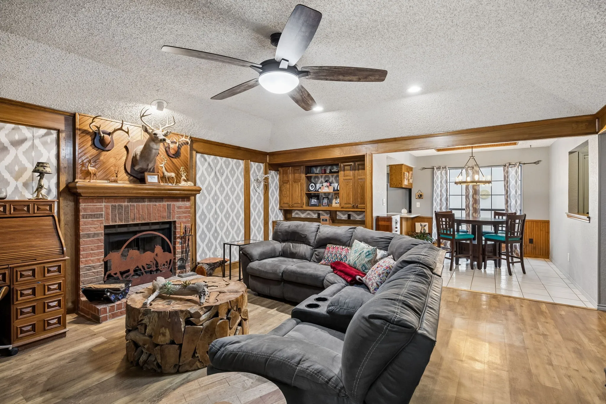Single Family Residence For Sale in Kaufman County , 301 Southlake Drive, Forney, Texas 75126, 3 Bedrooms, 2 Bathrooms, 2 Garage spaces, 1,507 Sqft, built in 1986, Price $273,000, mls#21304023, Real Estate Agent in Forney, Homes For Sale in Kaufman county, Homes For Sale in Forney, Realtor in Forney Texas, Real Estate Brokerage Independent Realty Texas, Luminita Cordes Realtor