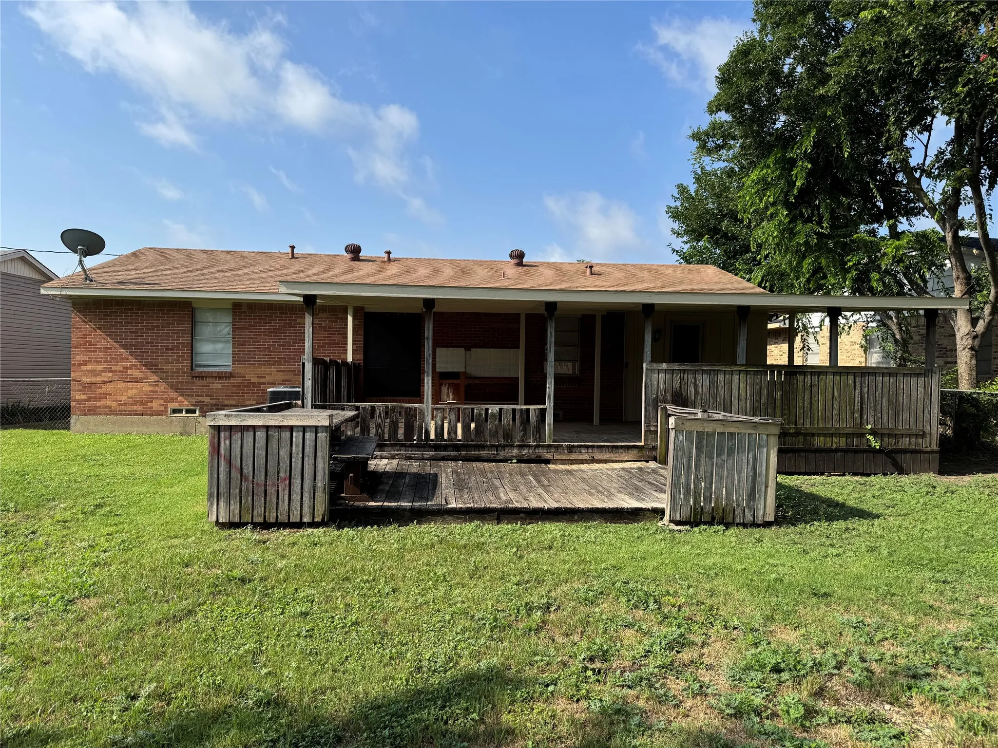 Single Family Residence For Sale in Dallas County , 4513 Lawler Road, Garland, Texas 75042, 3 Bedroom, 1 Bathroom, Garage spaces, 1,384 Sqft, built in 1964, mls#21308067, Real Estate Agent in Garland, Homes For Sale in Dallas county, Homes For Sale in Garland, Realtor in Garland Texas, Real Estate Brokerage Independent Realty Texas, Luminita Cordes Realtor