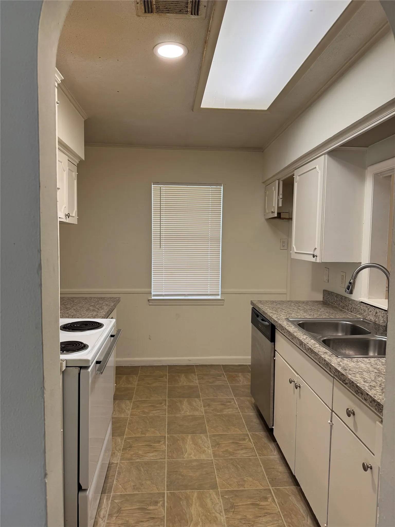 Single Family Residence For Sale in Dallas County , 4513 Lawler Road, Garland, Texas 75042, 3 Bedroom, 1 Bathroom, Garage spaces, 1,384 Sqft, built in 1964, mls#21308067, Real Estate Agent in Garland, Homes For Sale in Dallas county, Homes For Sale in Garland, Realtor in Garland Texas, Real Estate Brokerage Independent Realty Texas, Luminita Cordes Realtor