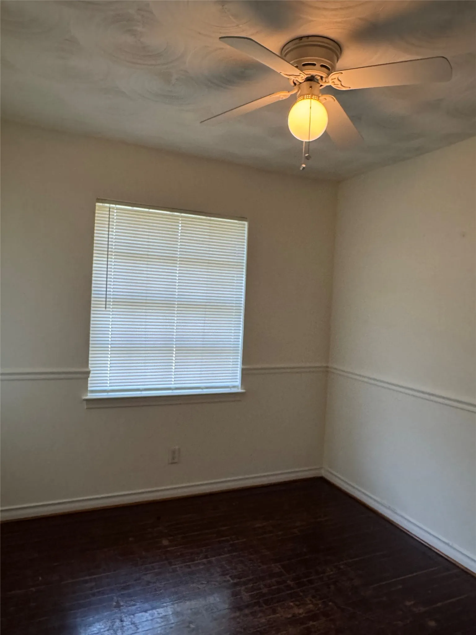 Single Family Residence For Sale in Dallas County , 4513 Lawler Road, Garland, Texas 75042, 3 Bedroom, 1 Bathroom, Garage spaces, 1,384 Sqft, built in 1964, mls#21308067, Real Estate Agent in Garland, Homes For Sale in Dallas county, Homes For Sale in Garland, Realtor in Garland Texas, Real Estate Brokerage Independent Realty Texas, Luminita Cordes Realtor