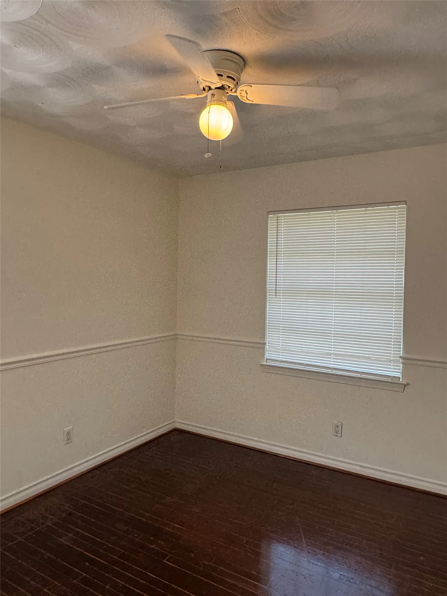 Single Family Residence For Sale in Dallas County , 4513 Lawler Road, Garland, Texas 75042, 3 Bedroom, 1 Bathroom, Garage spaces, 1,384 Sqft, built in 1964, mls#21308067, Real Estate Agent in Garland, Homes For Sale in Dallas county, Homes For Sale in Garland, Realtor in Garland Texas, Real Estate Brokerage Independent Realty Texas, Luminita Cordes Realtor